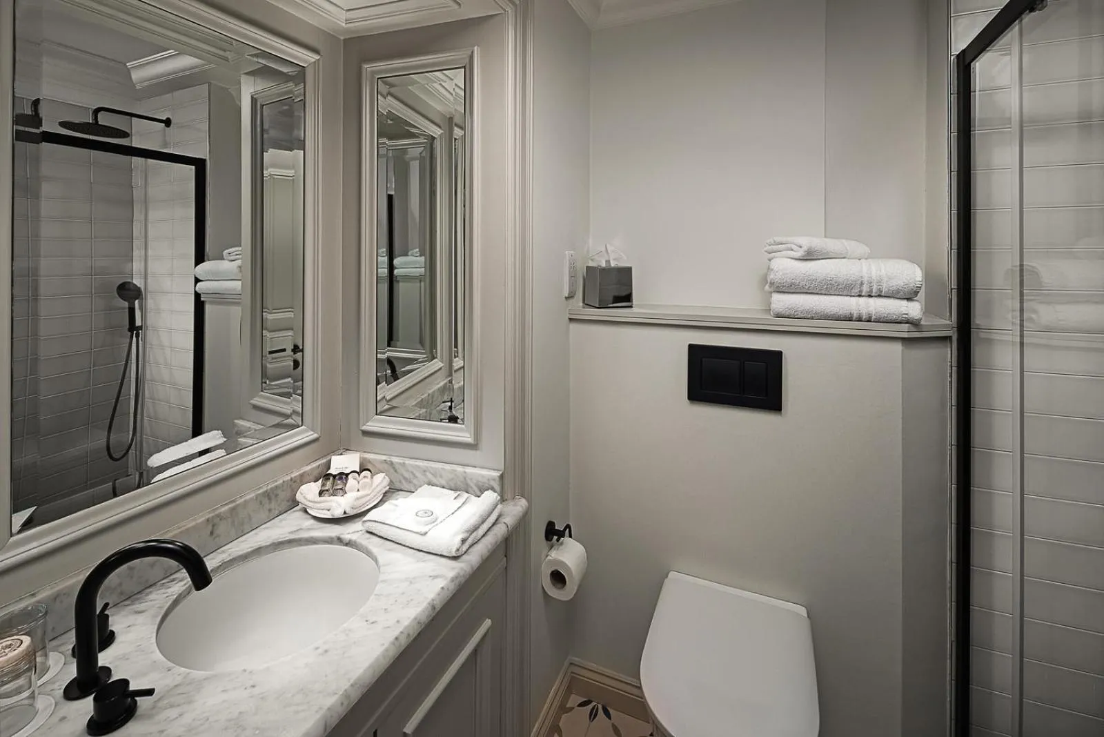 Bathroom in Schoolhouse Hotel