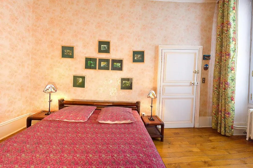Photo of the whole room, Bed in Amphore du Berry