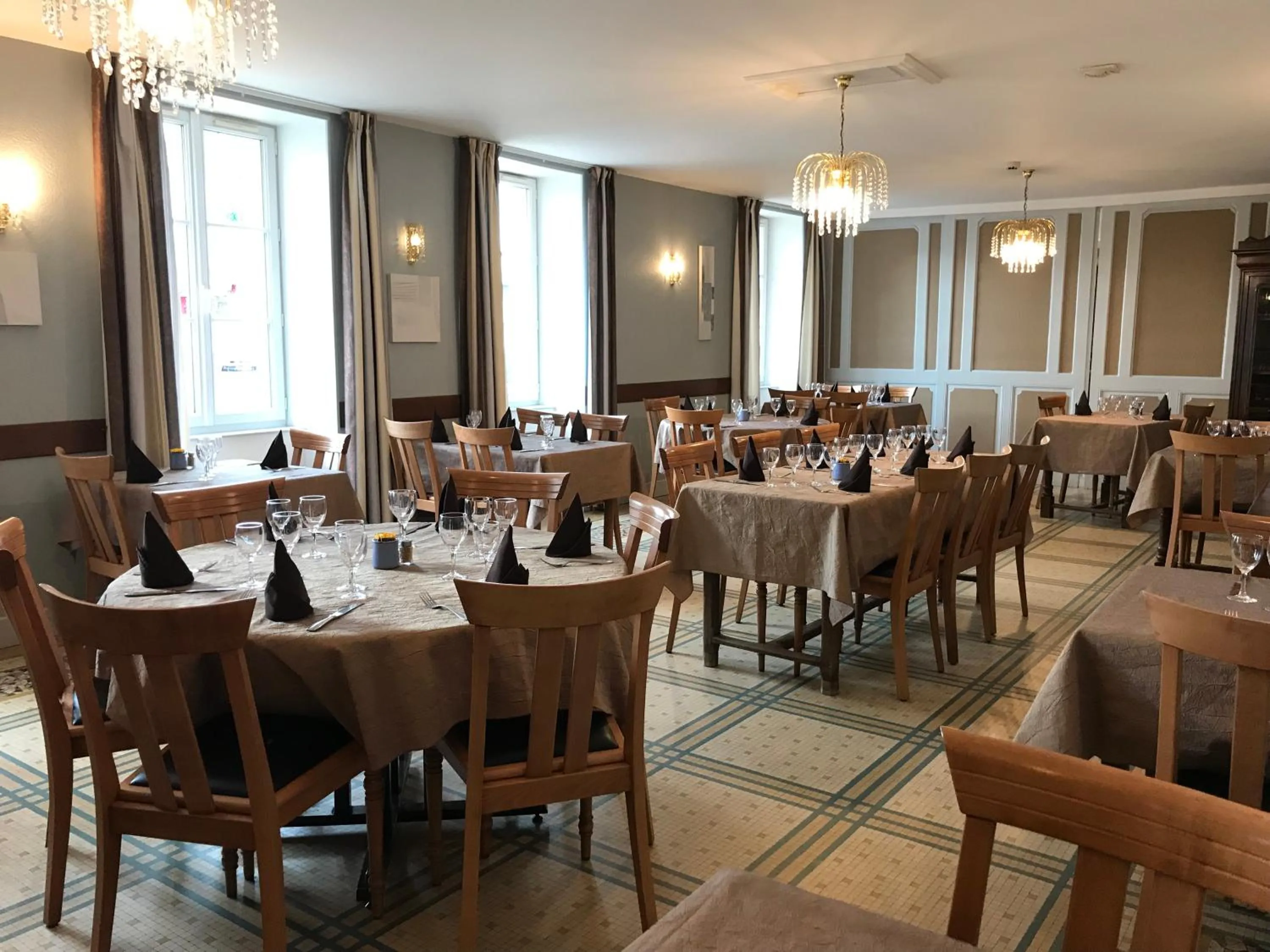 Restaurant/places to eat in Logis hotel Saint-Joseph