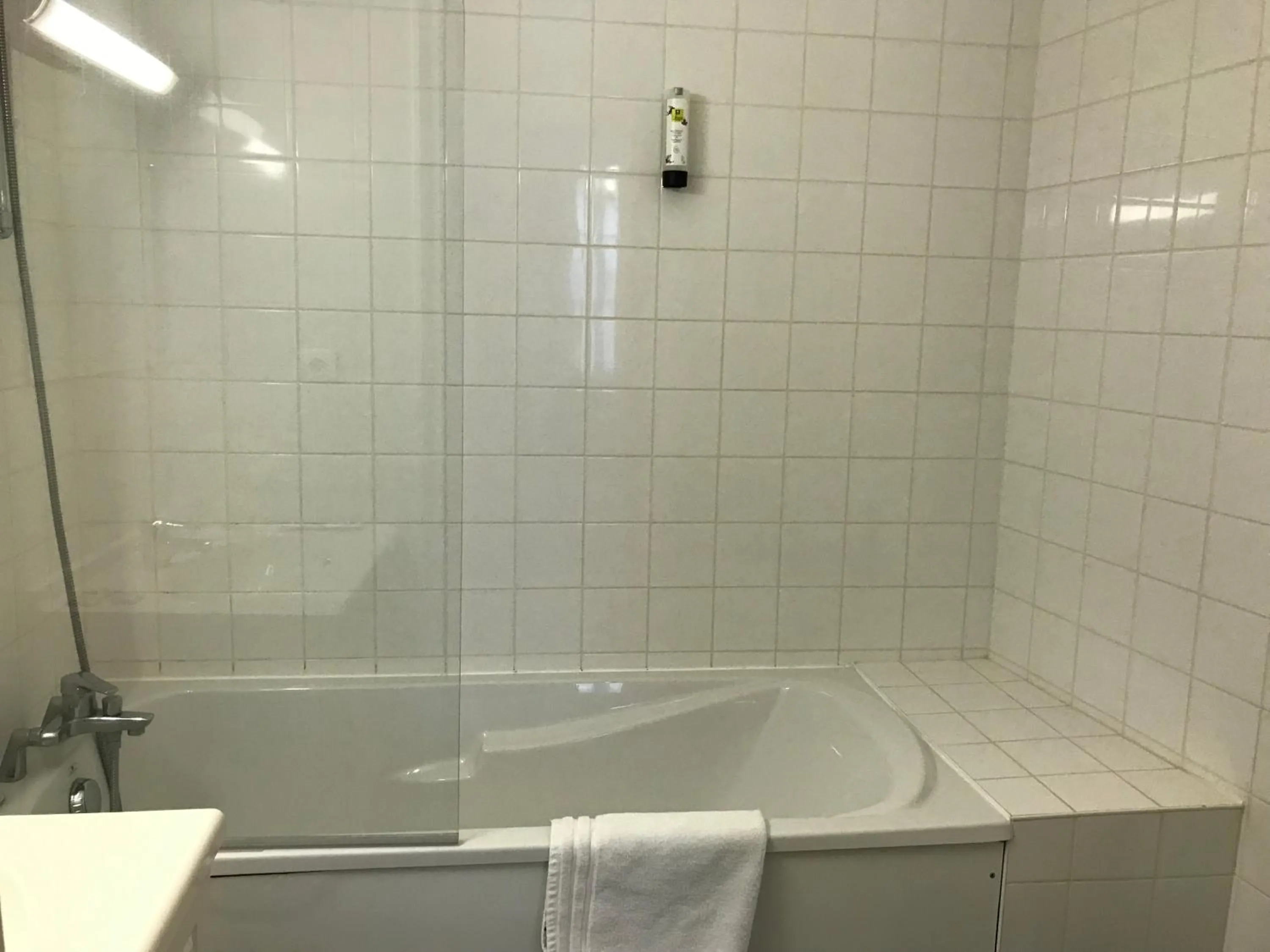 Bathroom in Logis hotel Saint-Joseph