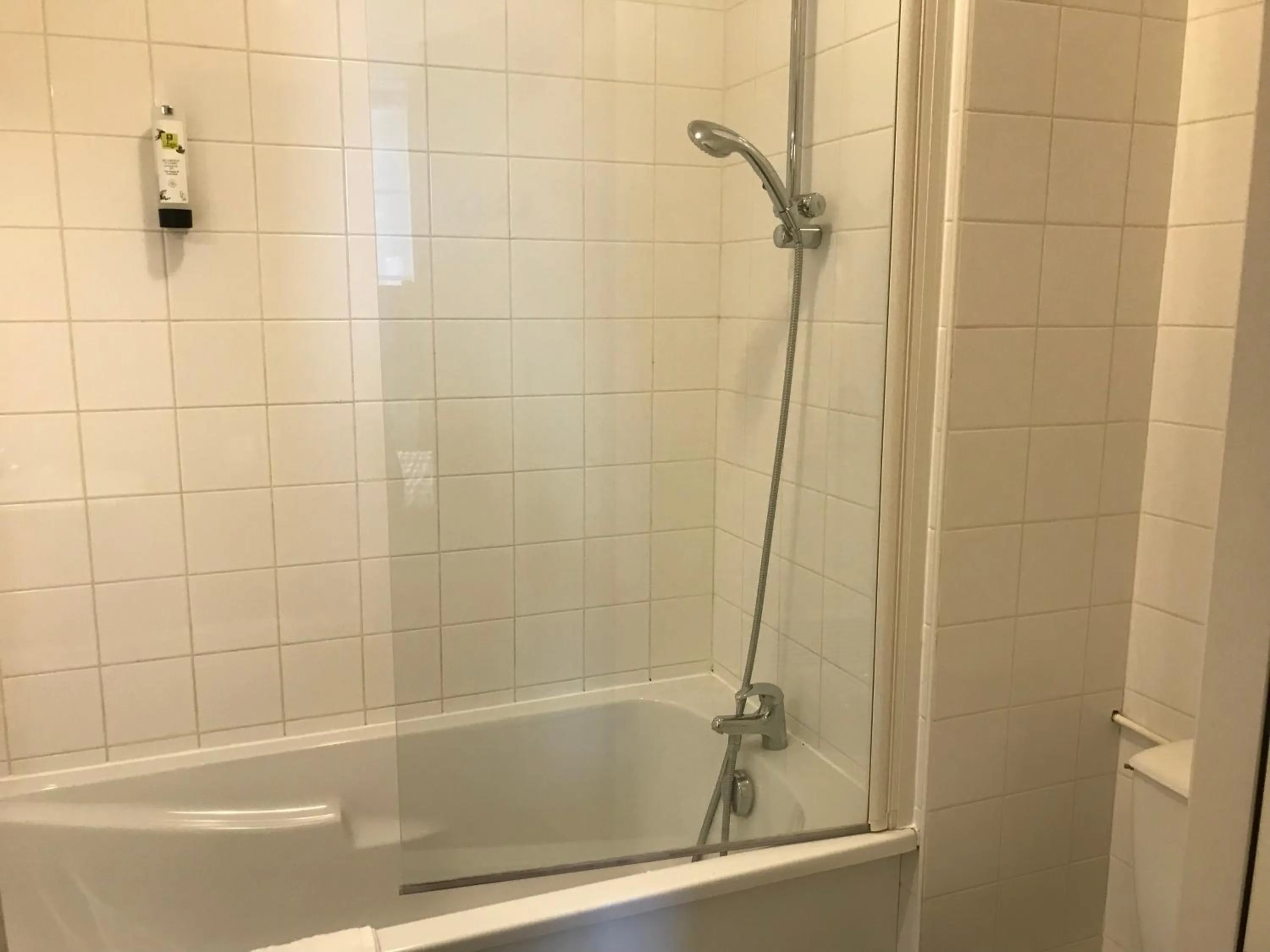 Bathroom in Logis hotel Saint-Joseph