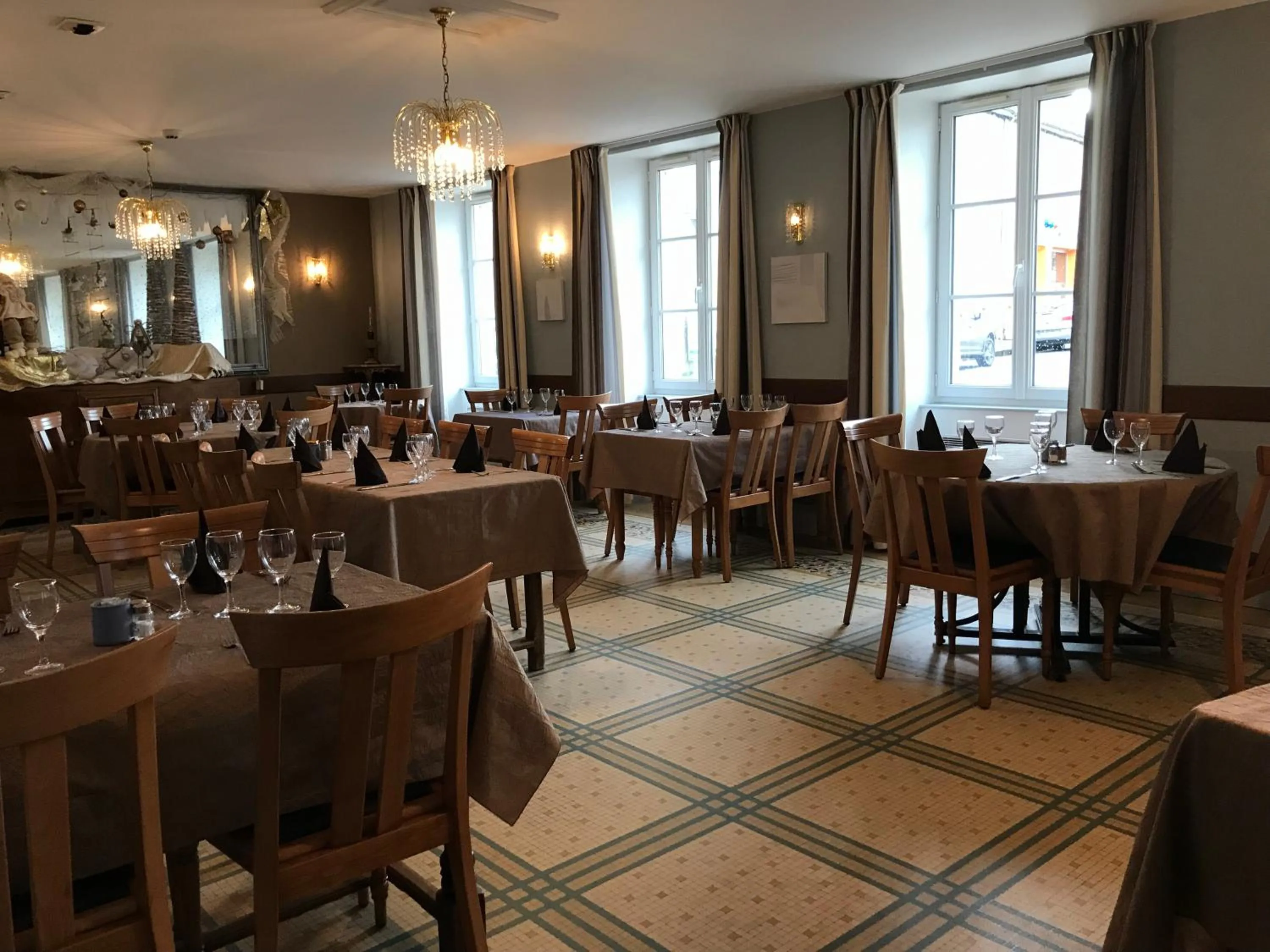 Restaurant/places to eat in Logis hotel Saint-Joseph