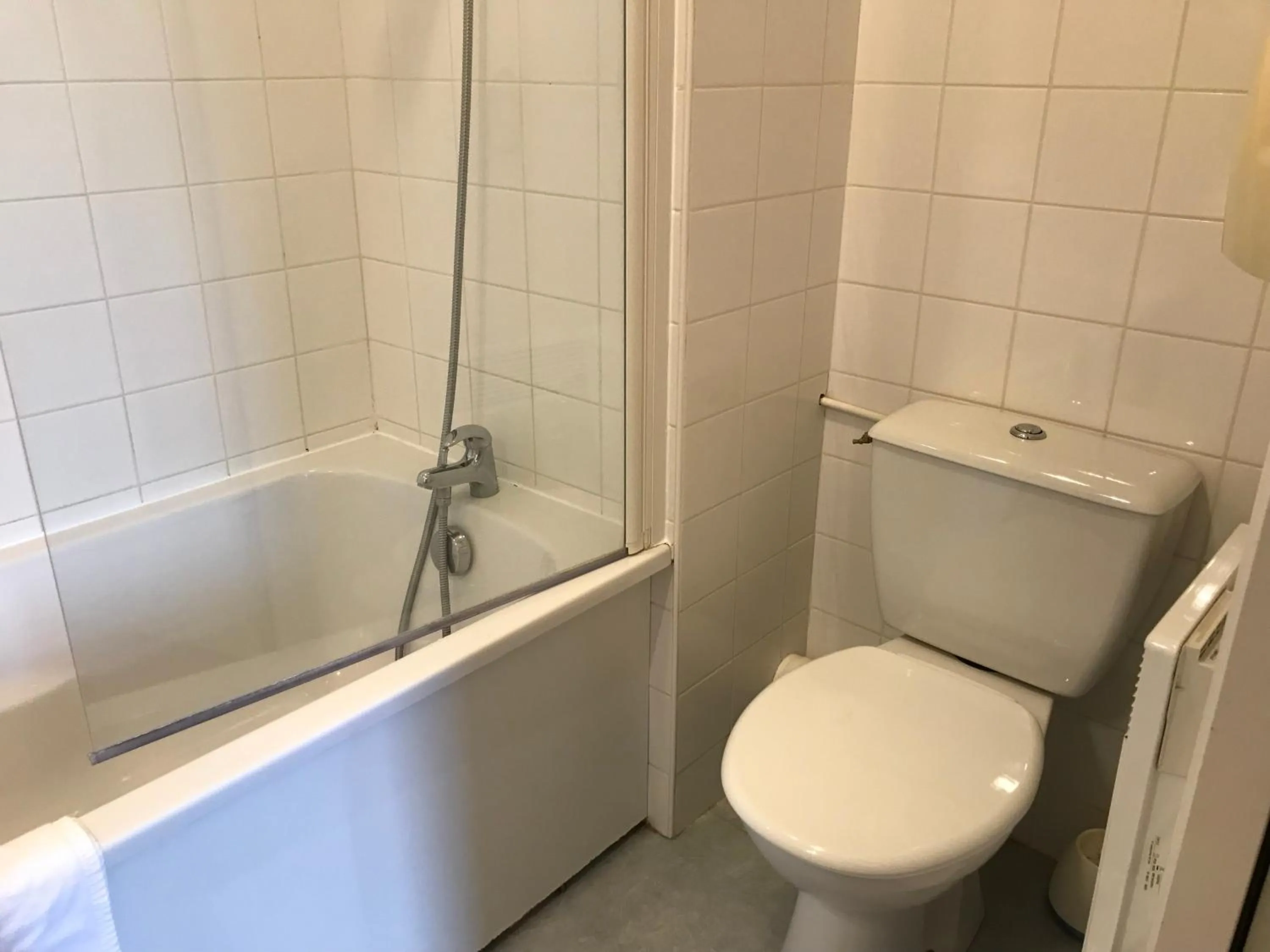 Bathroom in Logis hotel Saint-Joseph