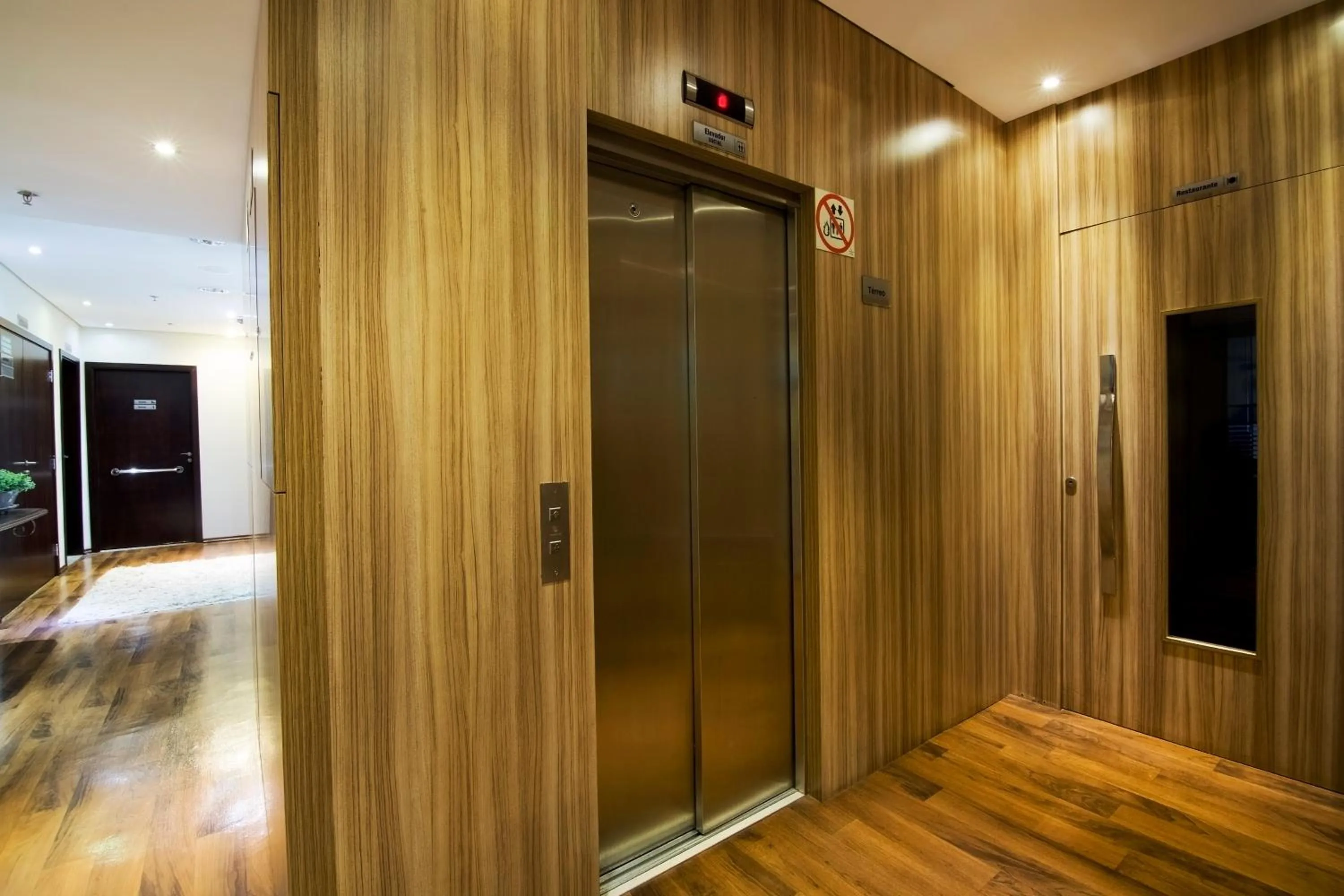 Lobby or reception in JR Hotel Ribeirão Preto