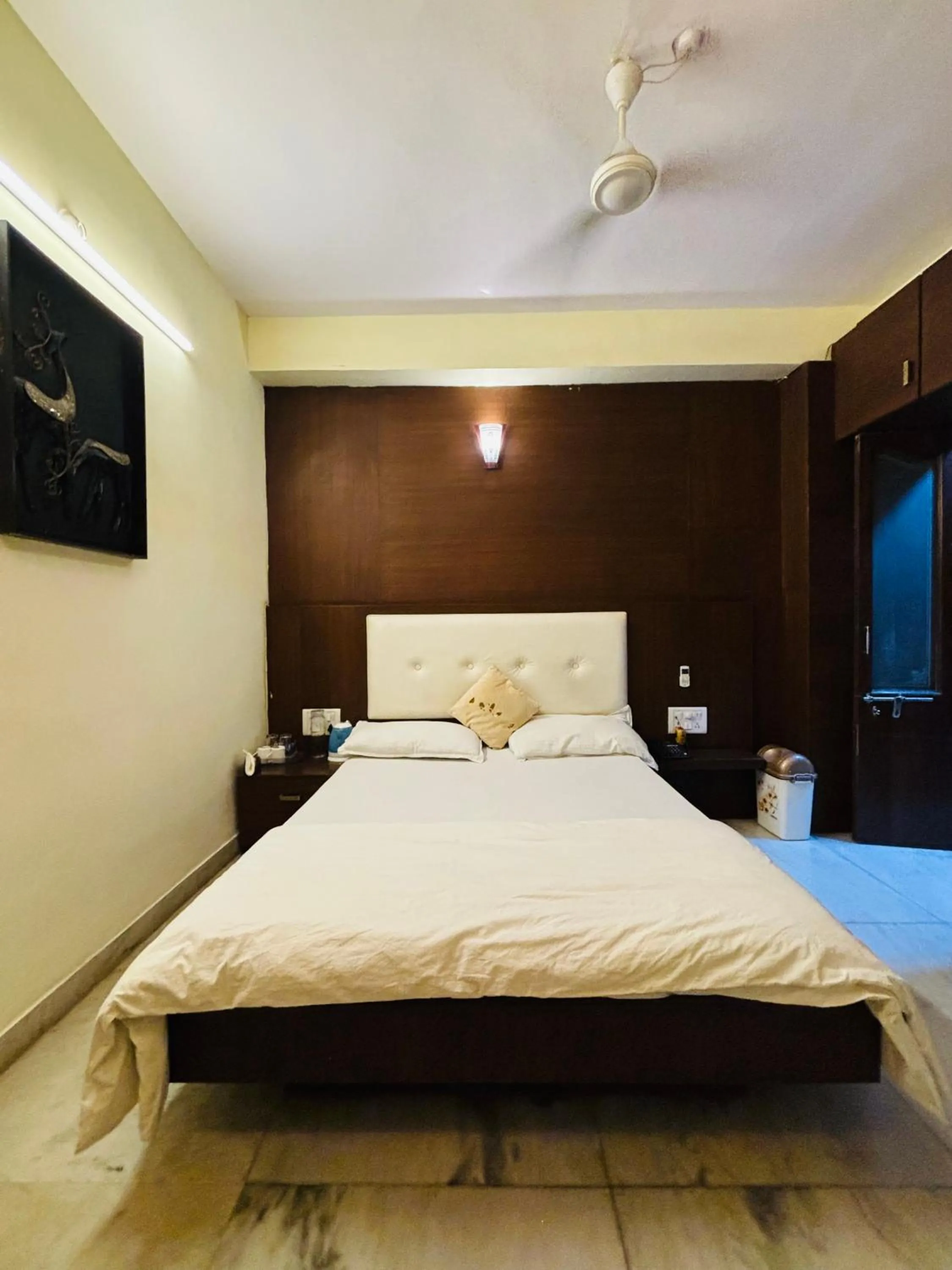 Bathroom, Bed in Royal Palms Luxury Service Apartment