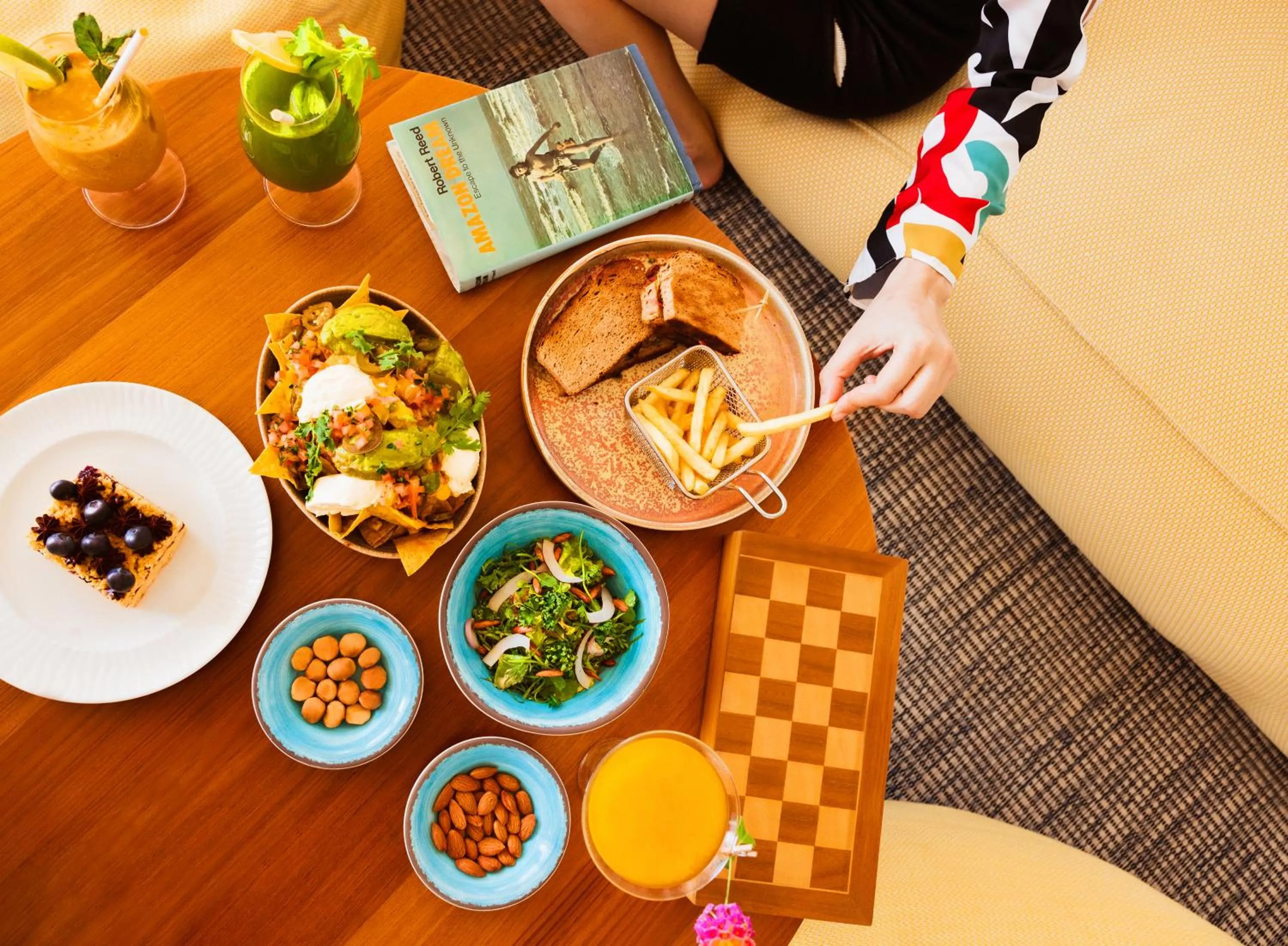 Restaurant/places to eat in The Standard, Huruvalhi Maldives