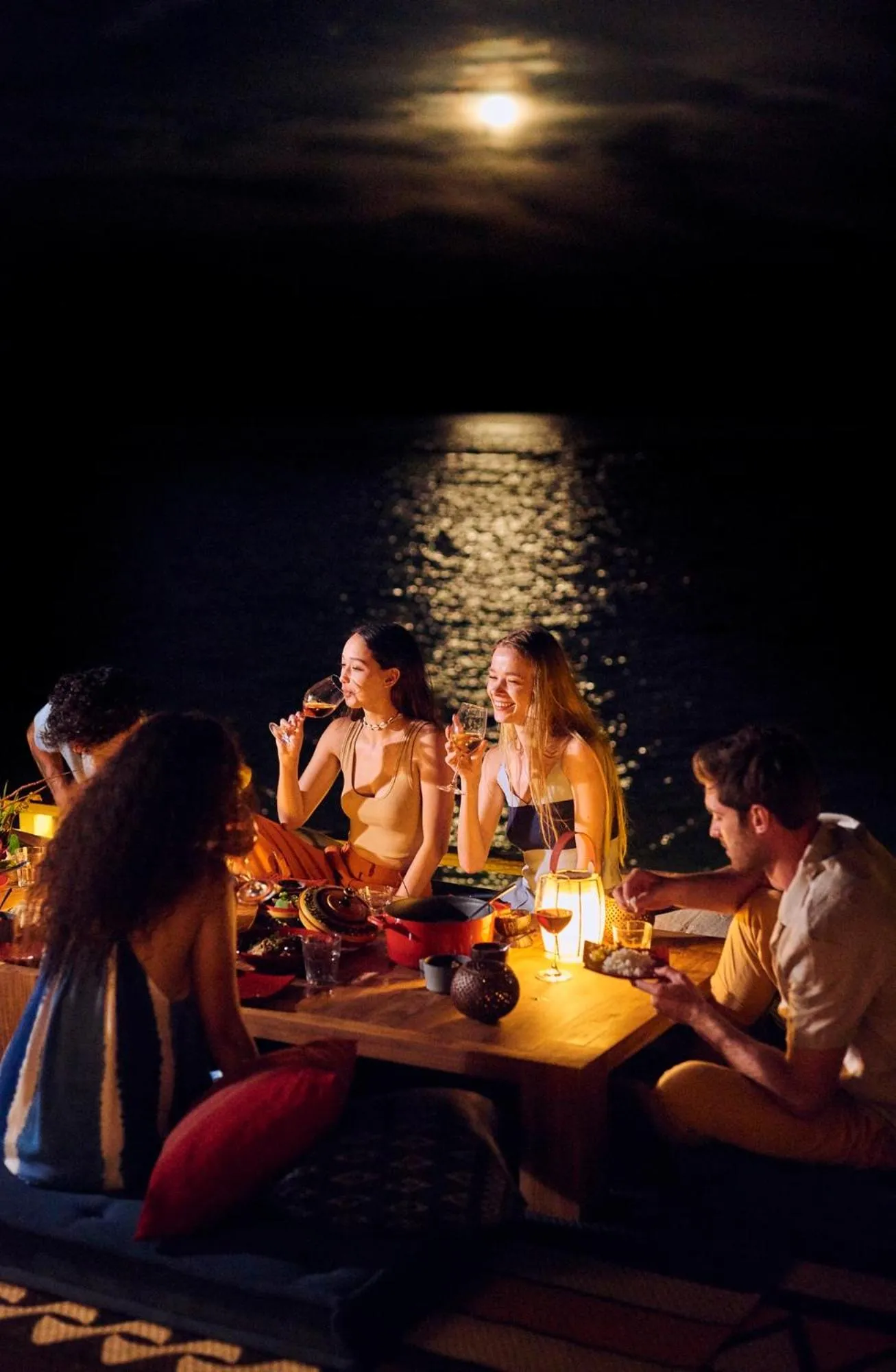 Restaurant/places to eat in The Standard, Huruvalhi Maldives