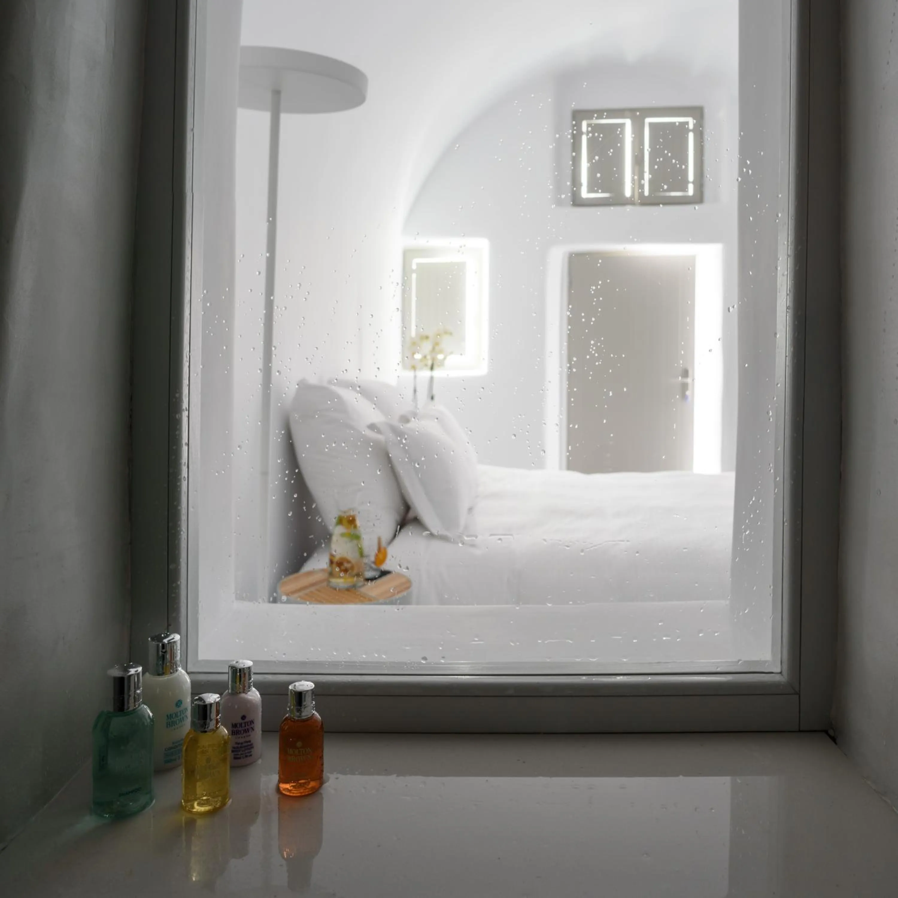 Bathroom, Bed in Echoes Luxury Suites