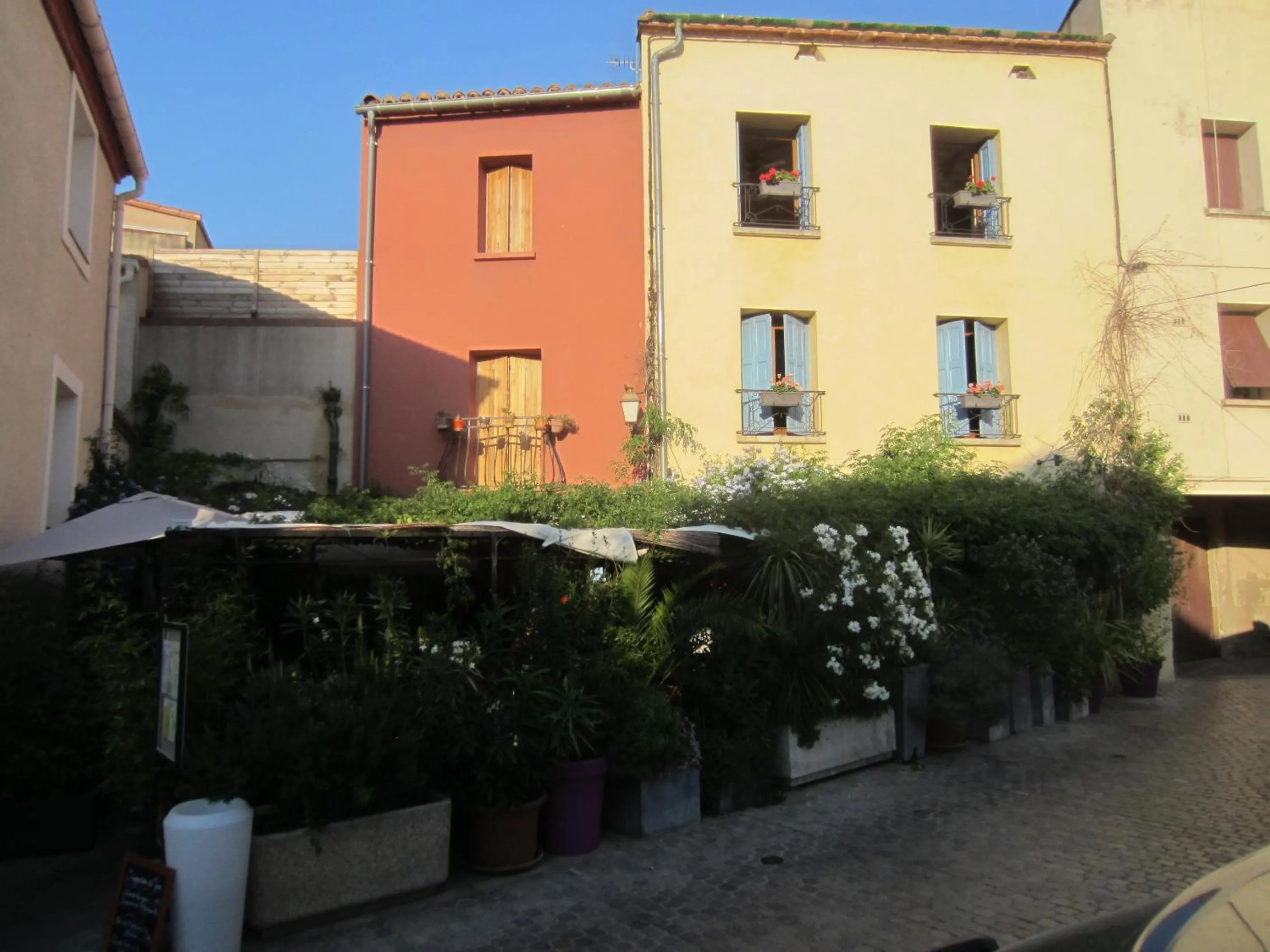 Facade/entrance in Au Remp'Arts