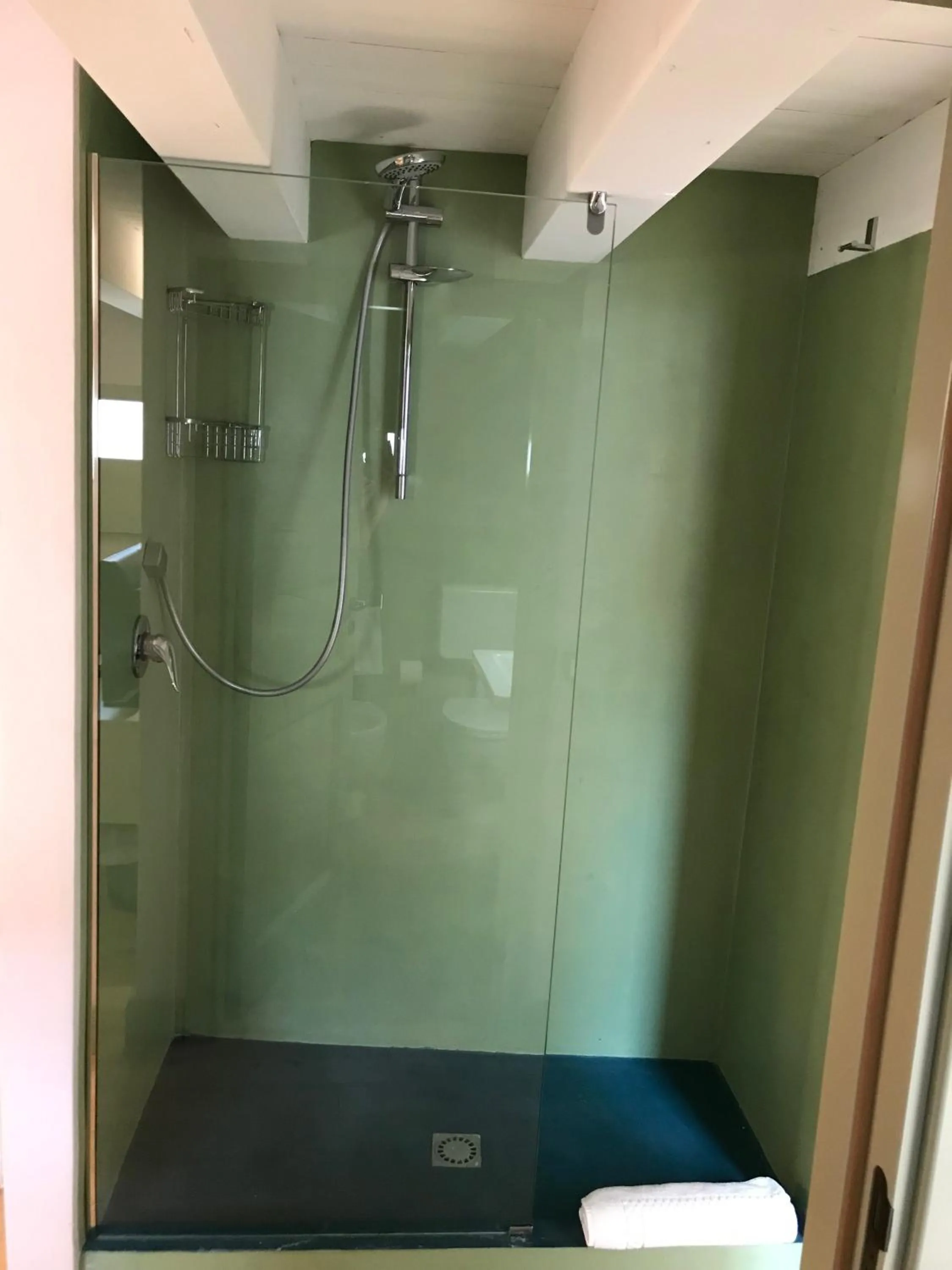 Shower in Cantine De Gregorio Suites