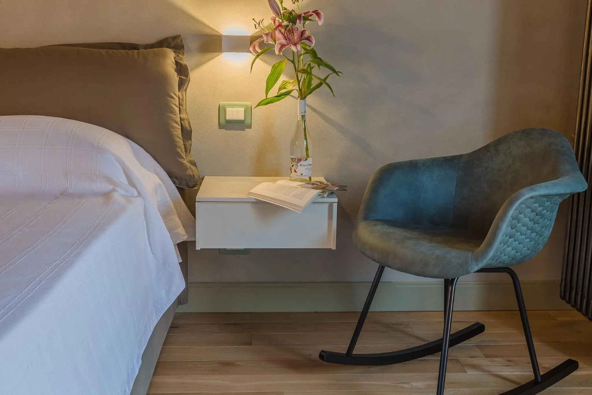 Decorative detail, Bed in Cantine De Gregorio Suites