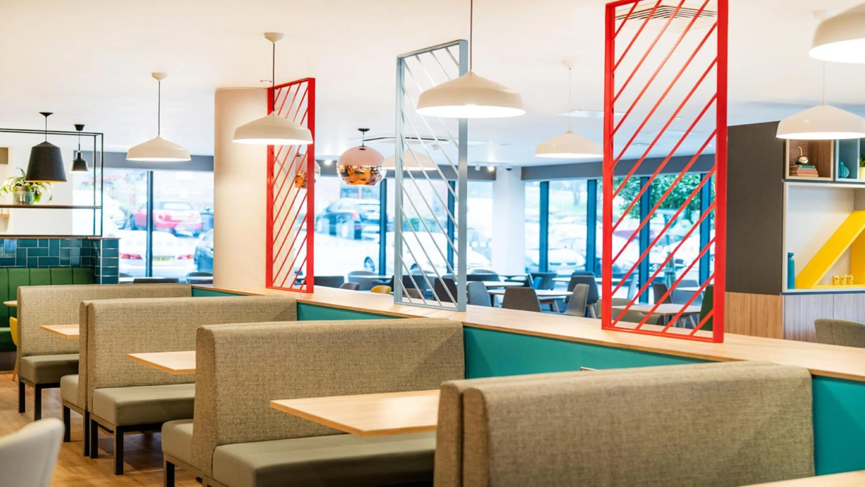 Restaurant/places to eat in Holiday Inn London Luton Airport by IHG