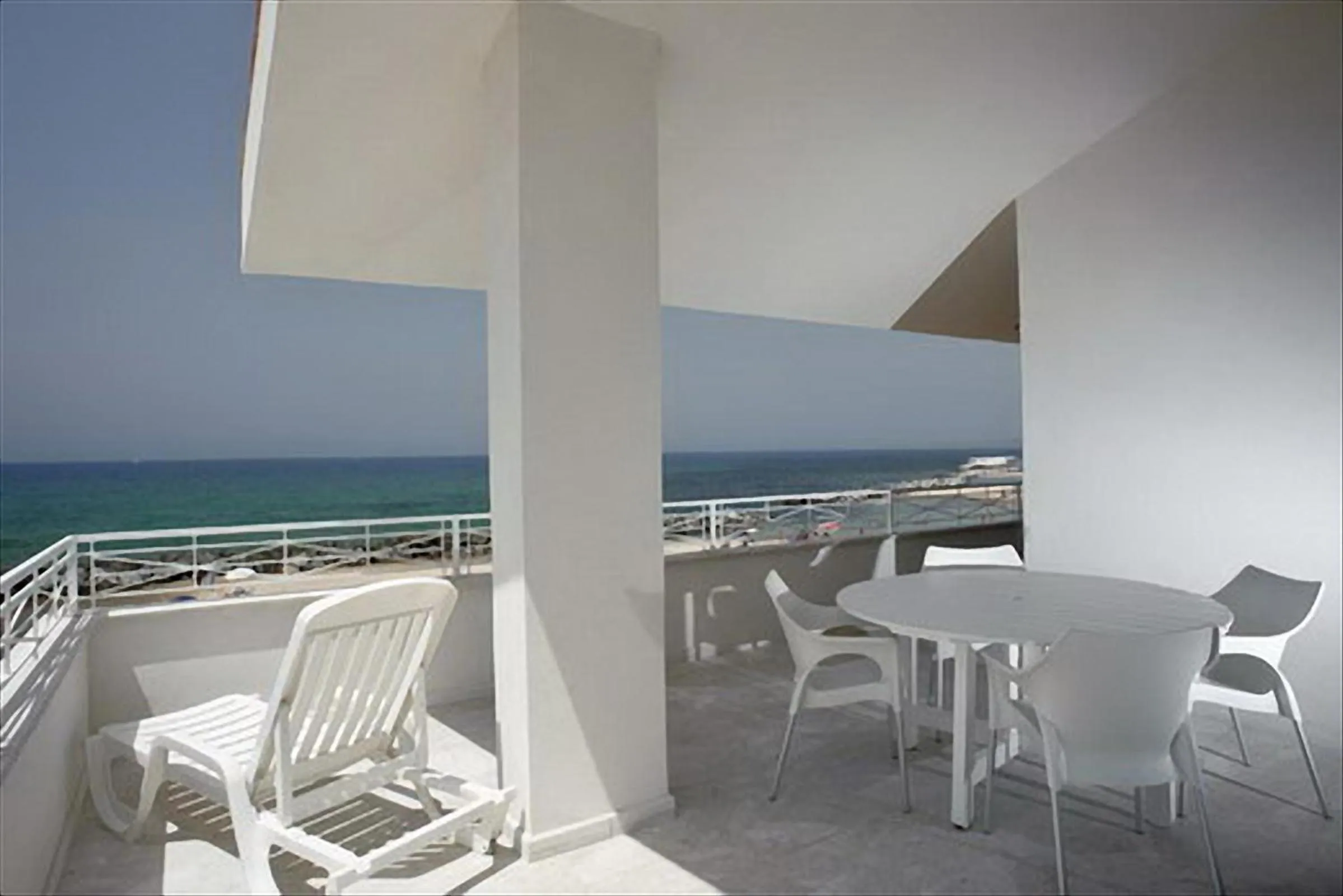 BBQ facilities in Amira Beach Villa by Le Dhome Sicily