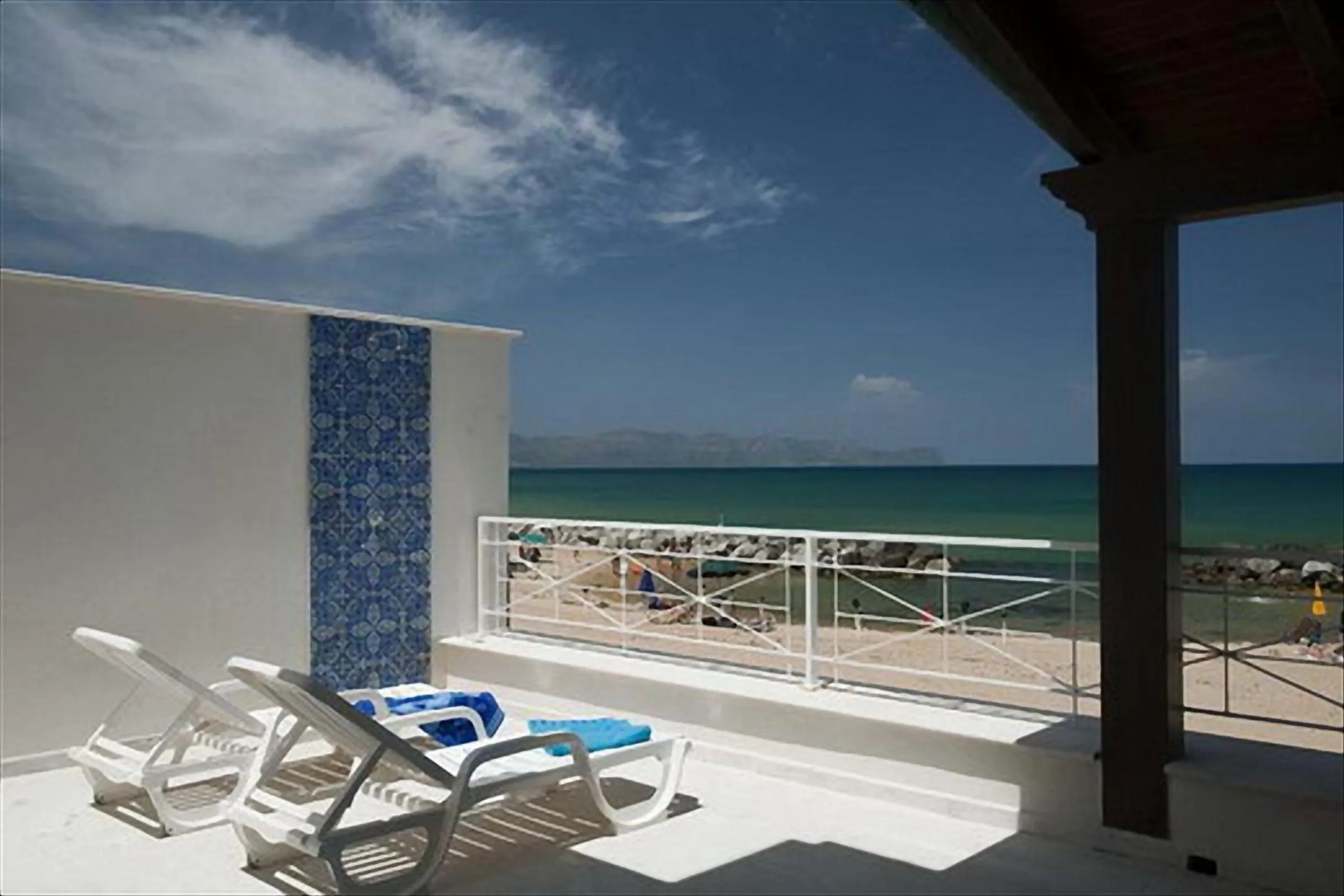 Spring in Amira Beach Villa by Le Dhome Sicily