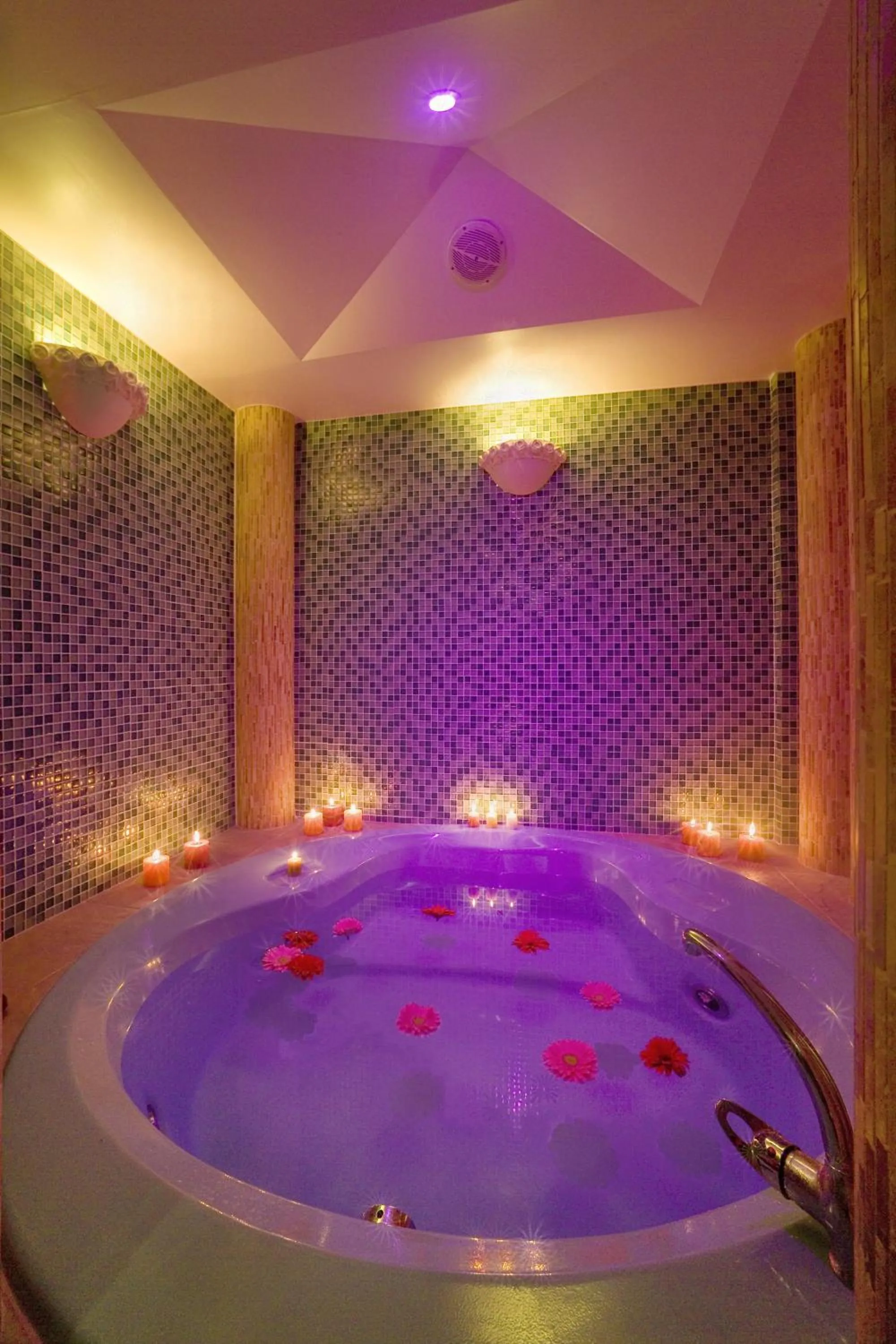 Hot Tub in Hotel do Cerro