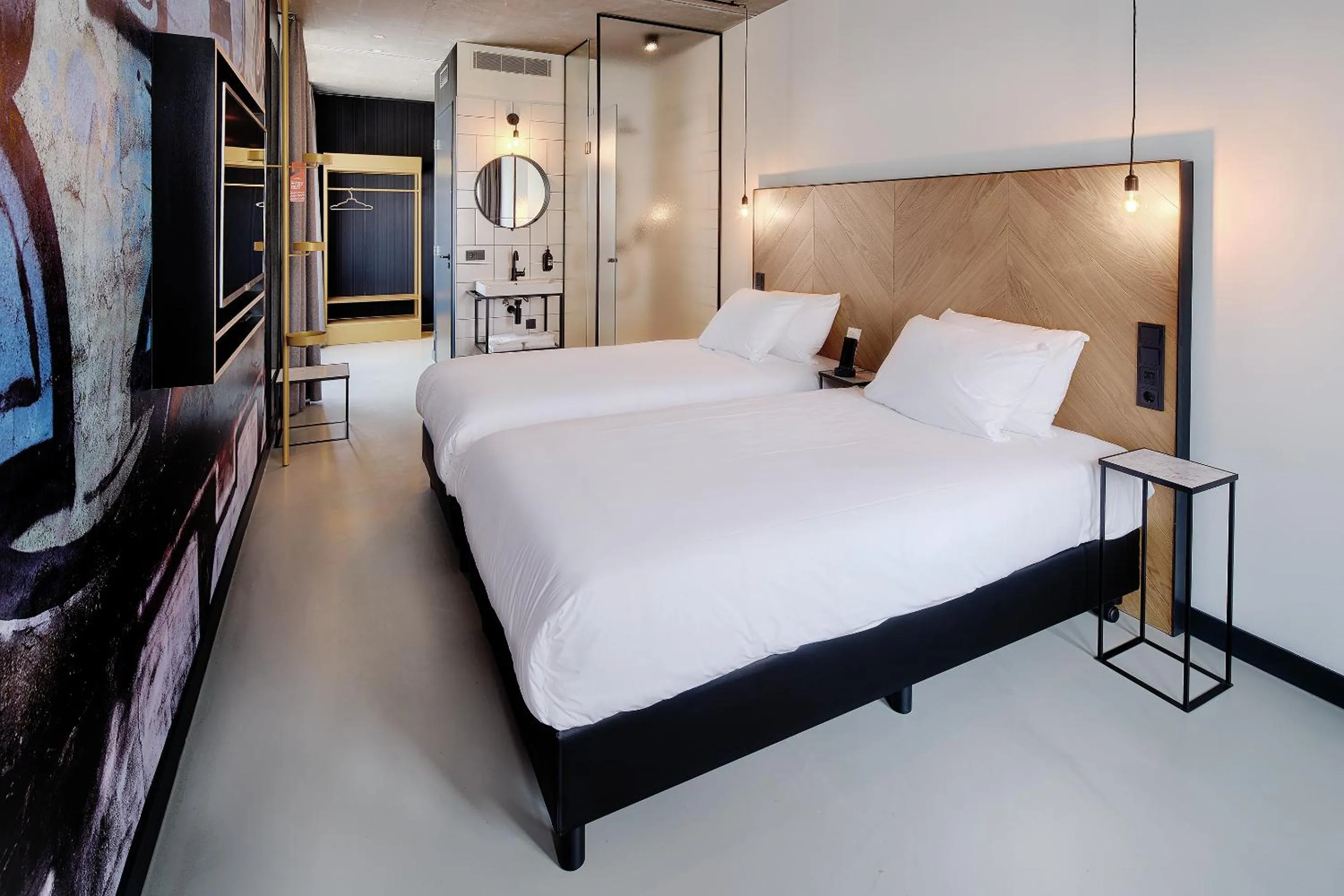 Photo of the whole room, Bed in Hotel the Match