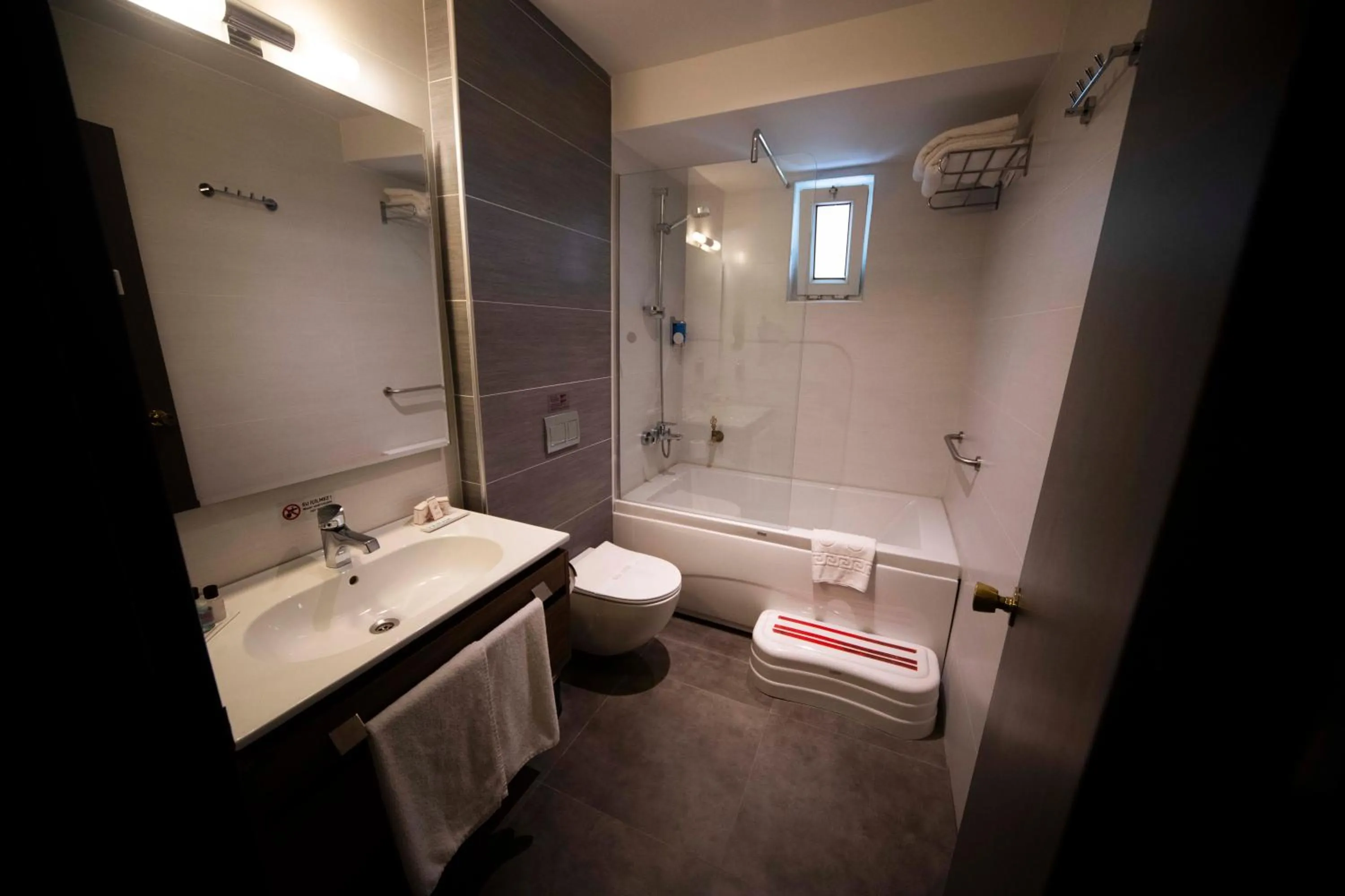 Bathroom in Herakles Thermal Hotel