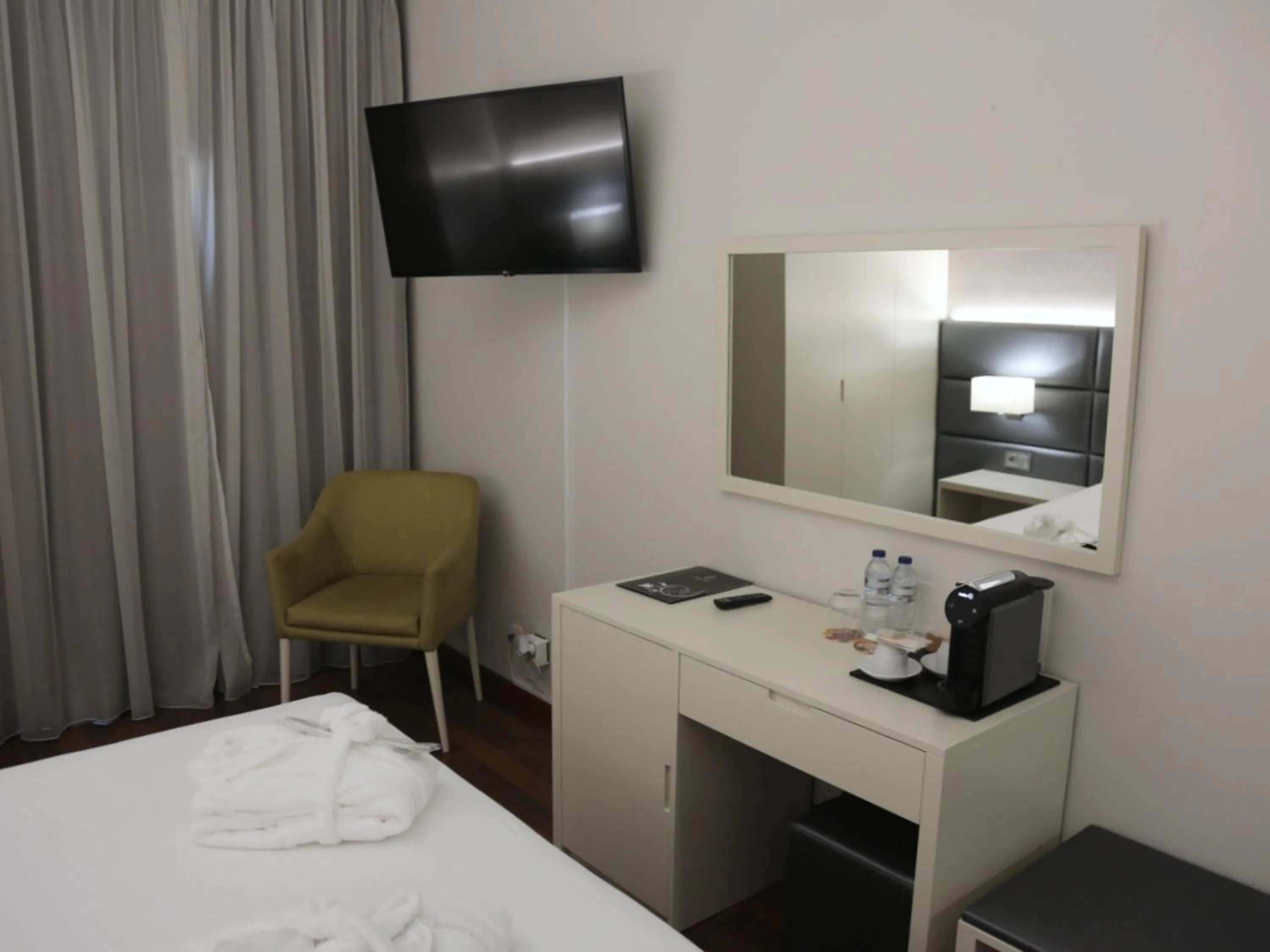 TV and multimedia, Bed in Hotel Lara
