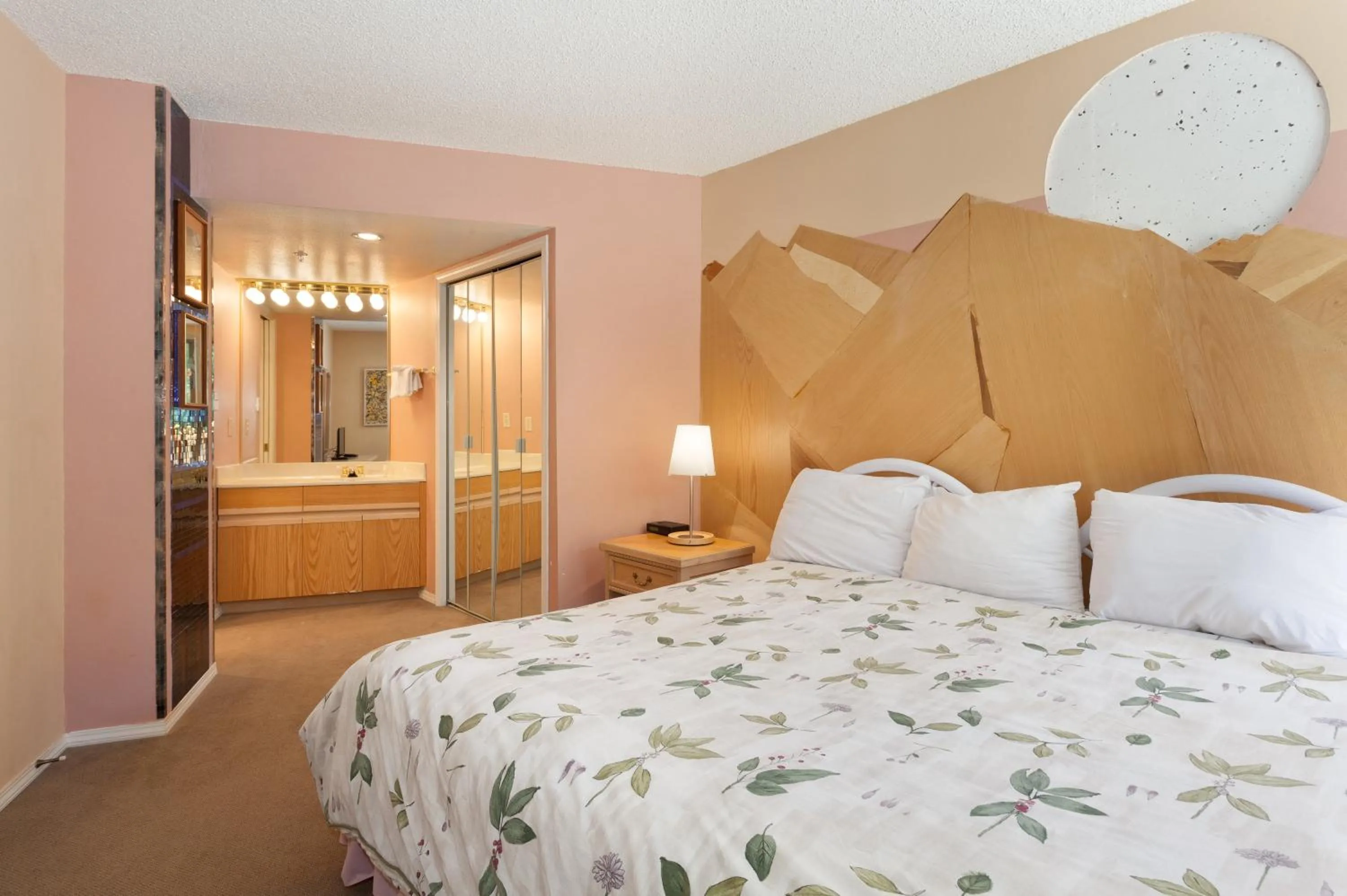 Bedroom, Bed in The Marquise by Whistler Premier