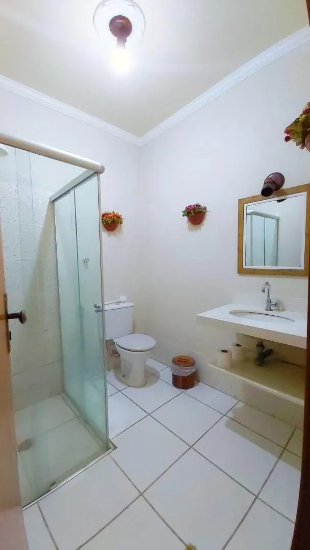 Shower in Hotel Pousada Chalé das Flores