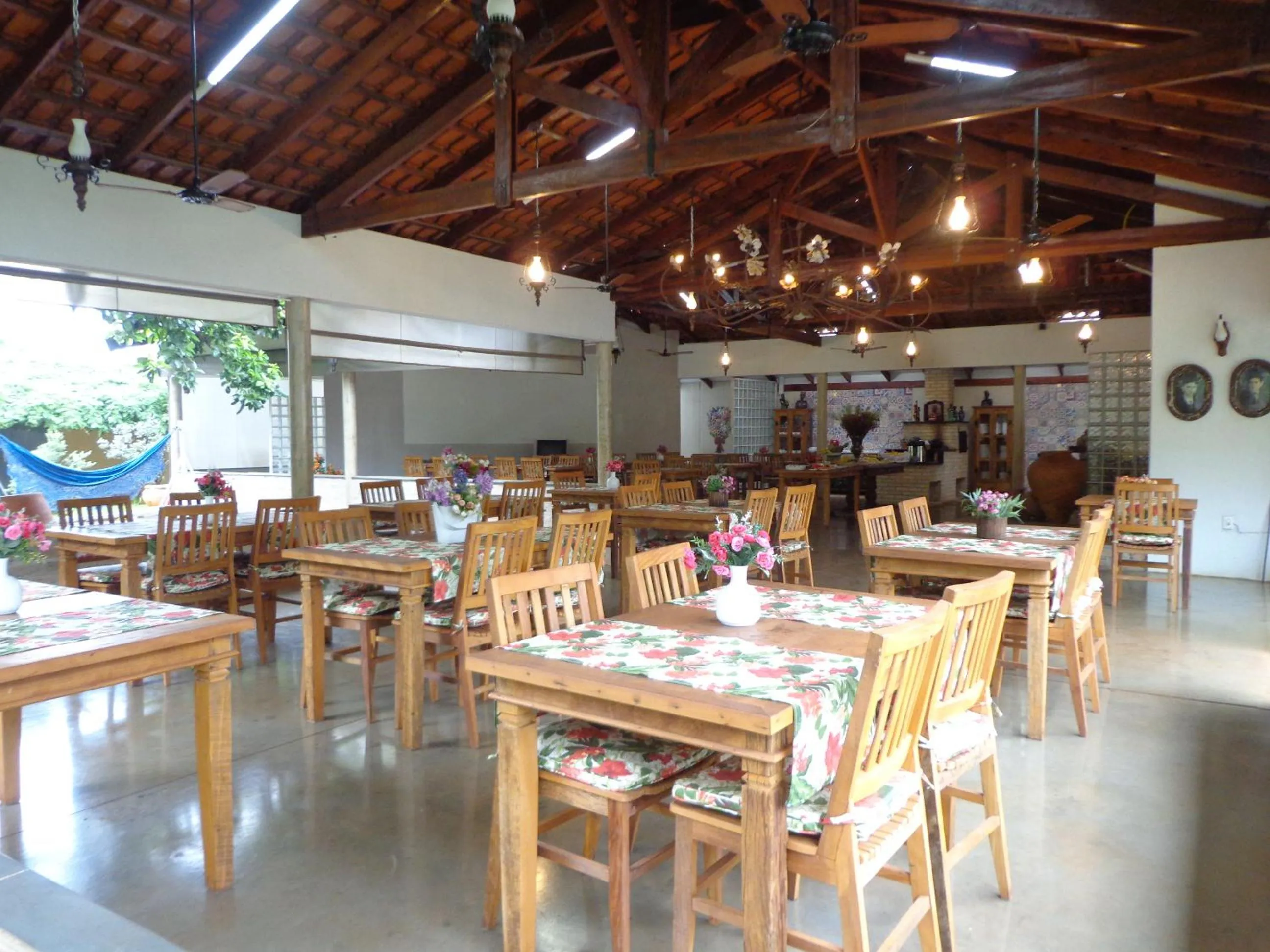 Restaurant/places to eat in Hotel Pousada Chalé das Flores