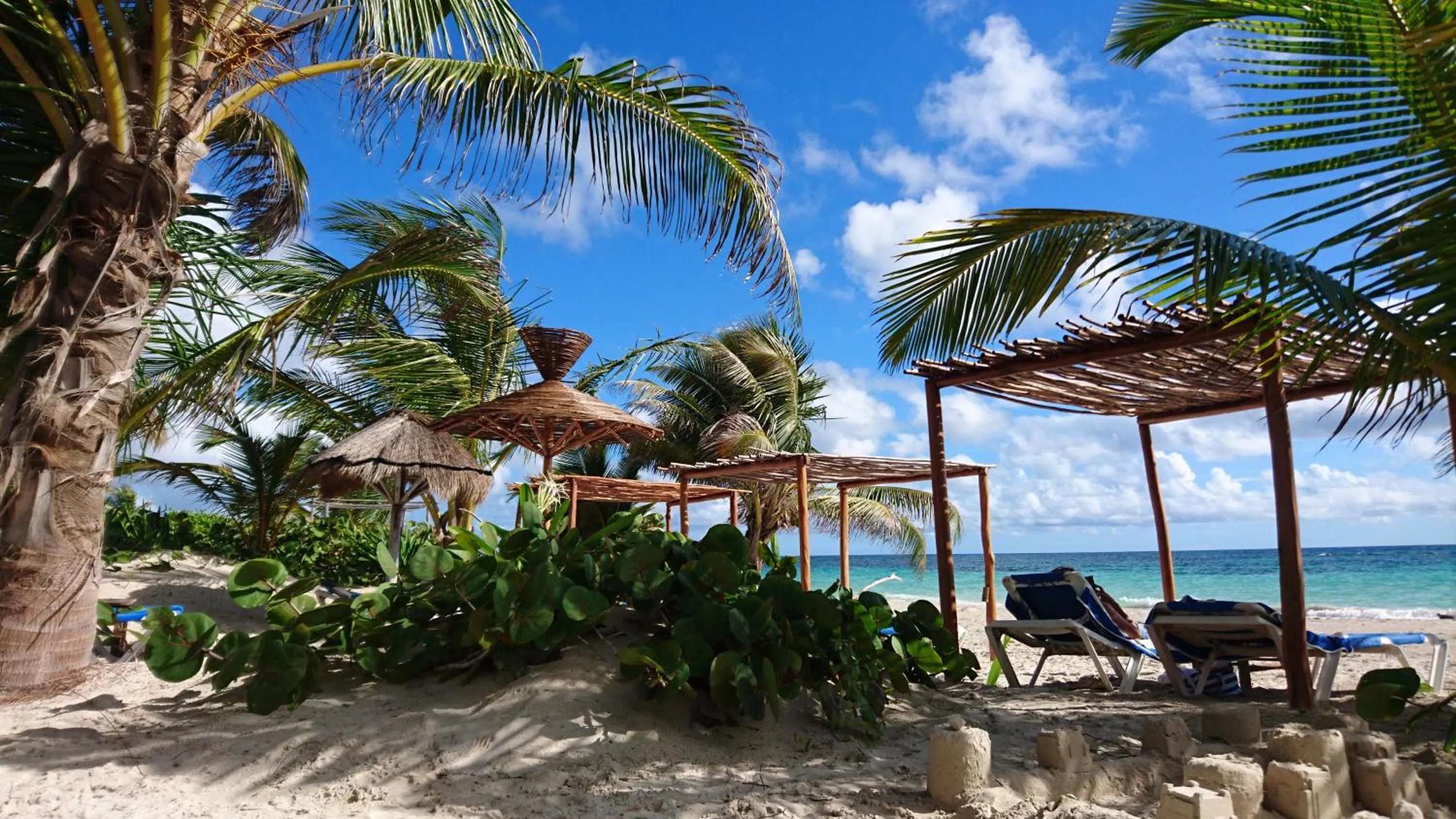 Beach in Almaplena Boutique Hotel