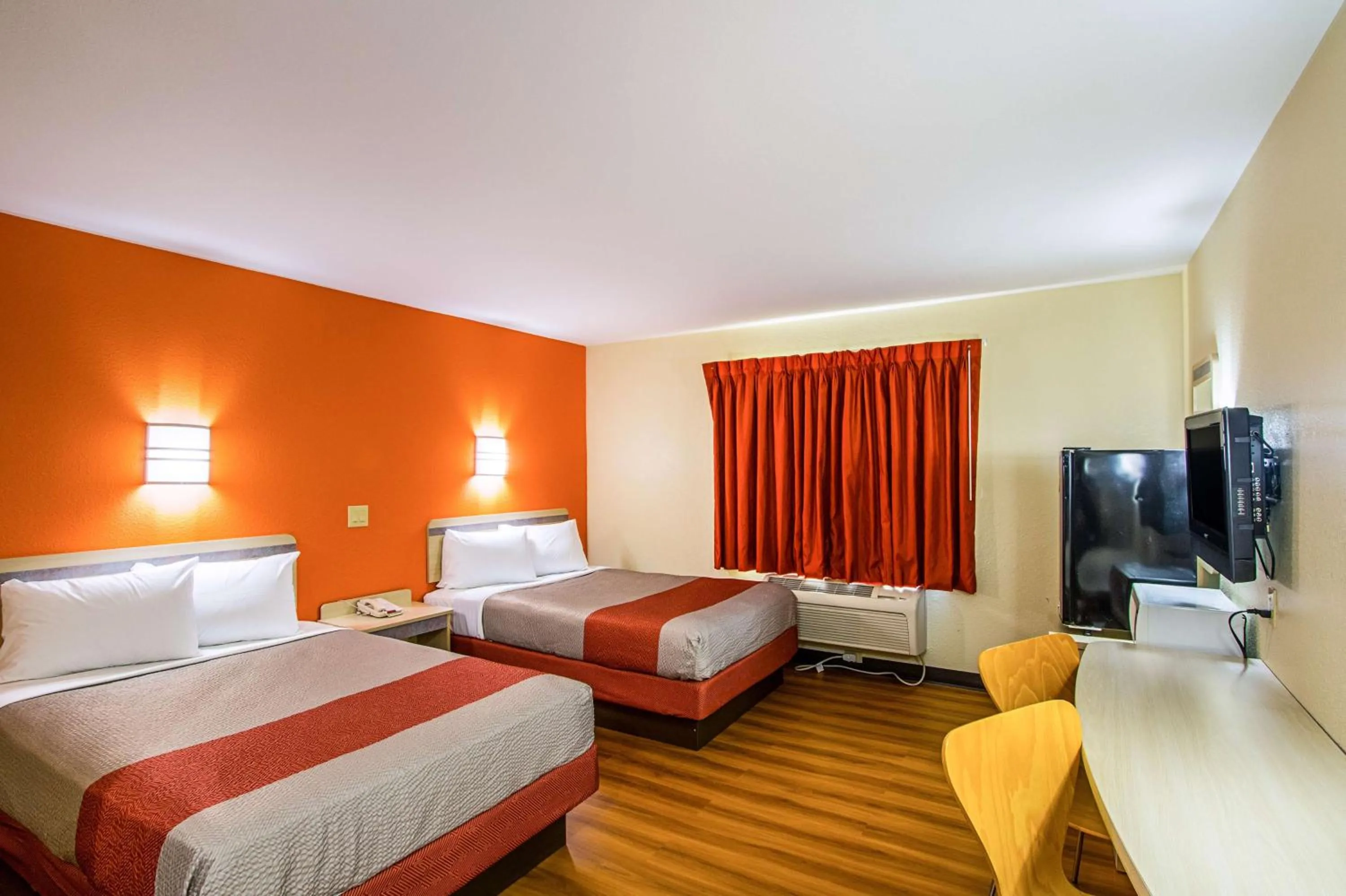 Quadruple Room - Smoking in Motel 6-Urbana, IL