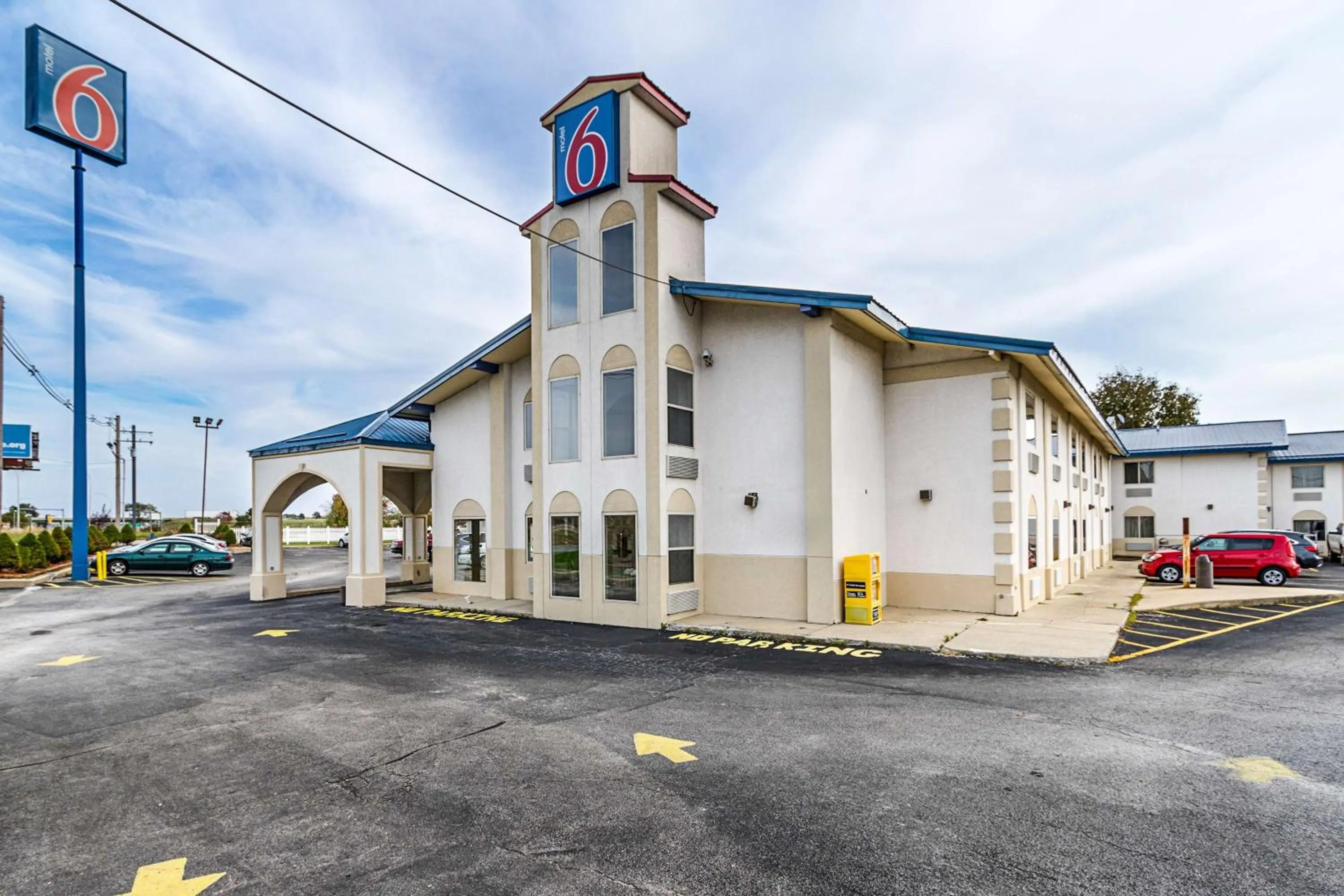 Property building in Motel 6-Urbana, IL