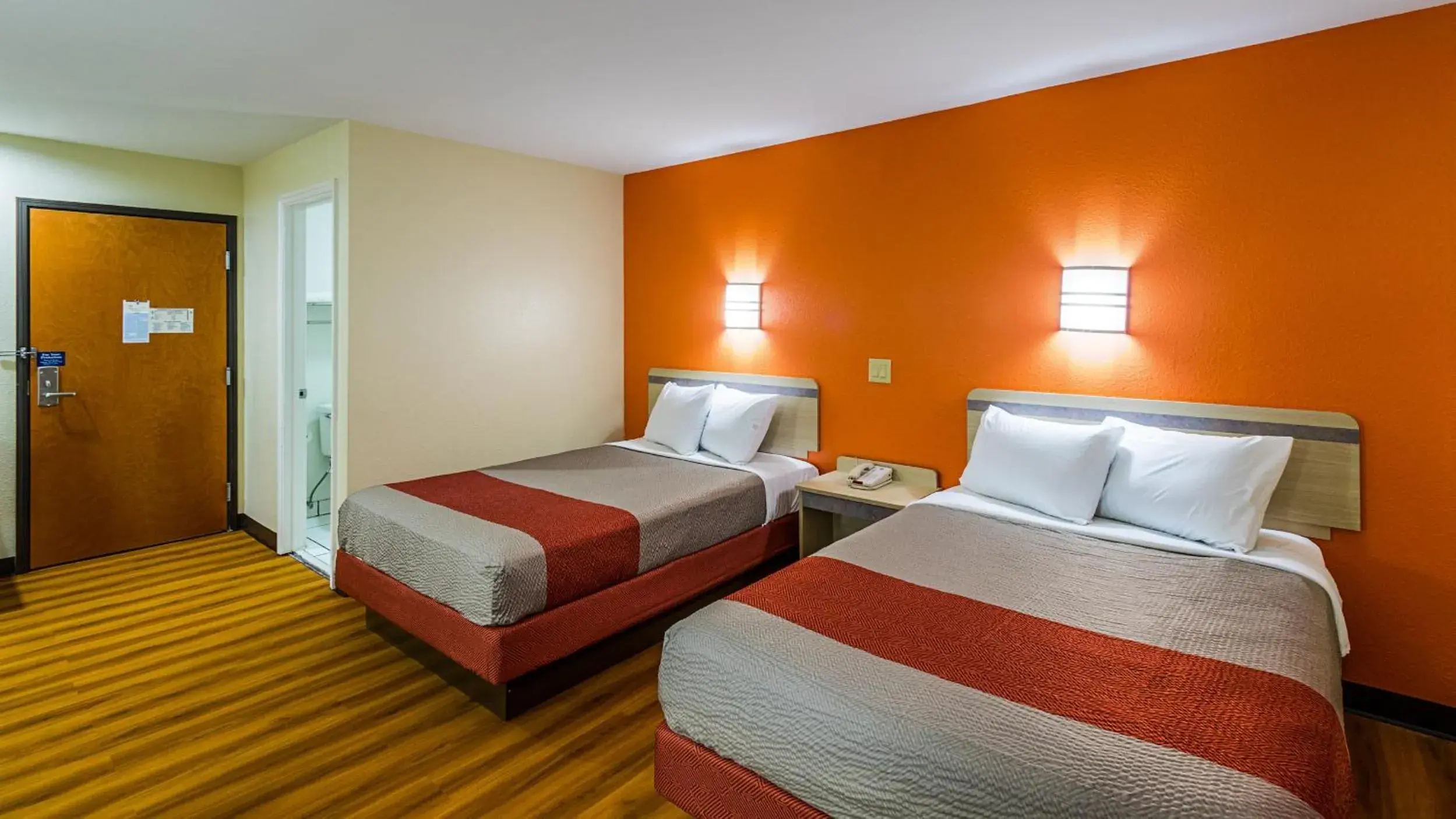 Quadruple Room - Non-Smoking in Motel 6-Urbana, IL Quadruple Room - Non-Smoking in Motel 6-Urbana, IL