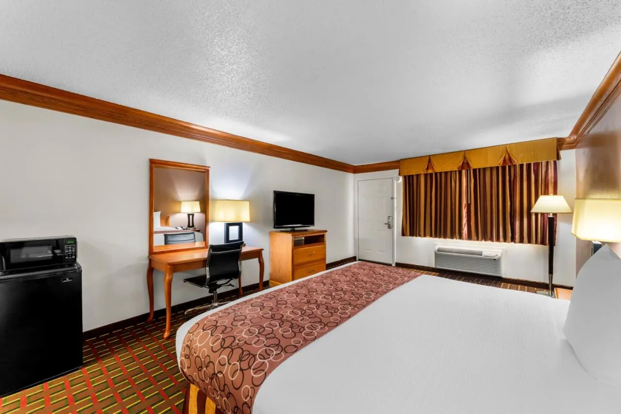 Bed in Scottish Inns - Decatur