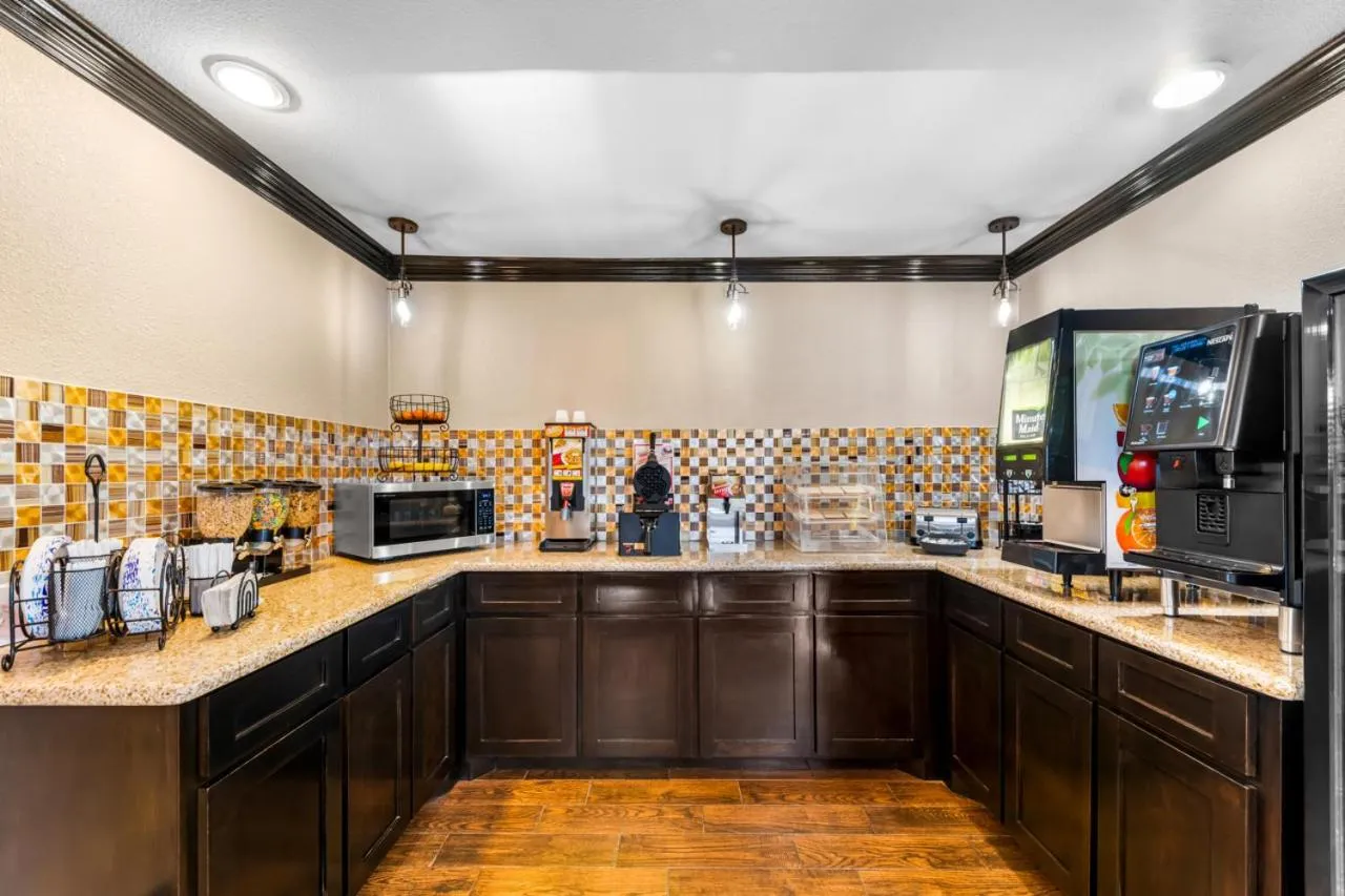 Property building in Scottish Inns - Decatur