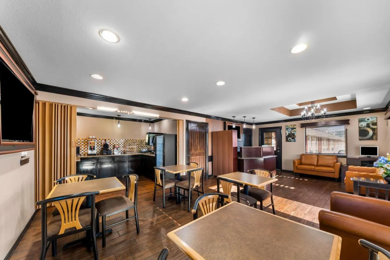 Property building in Scottish Inns - Decatur