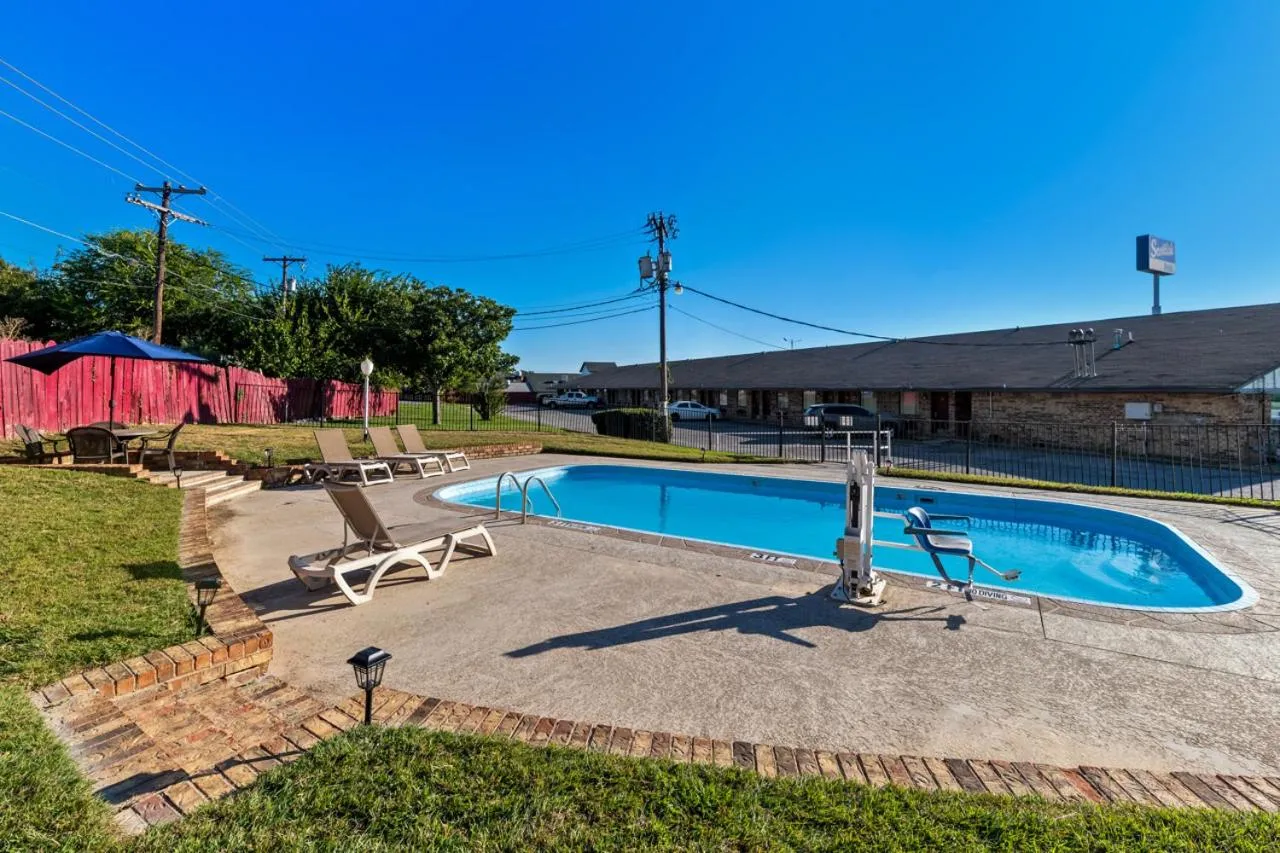 Swimming pool in Scottish Inns - Decatur