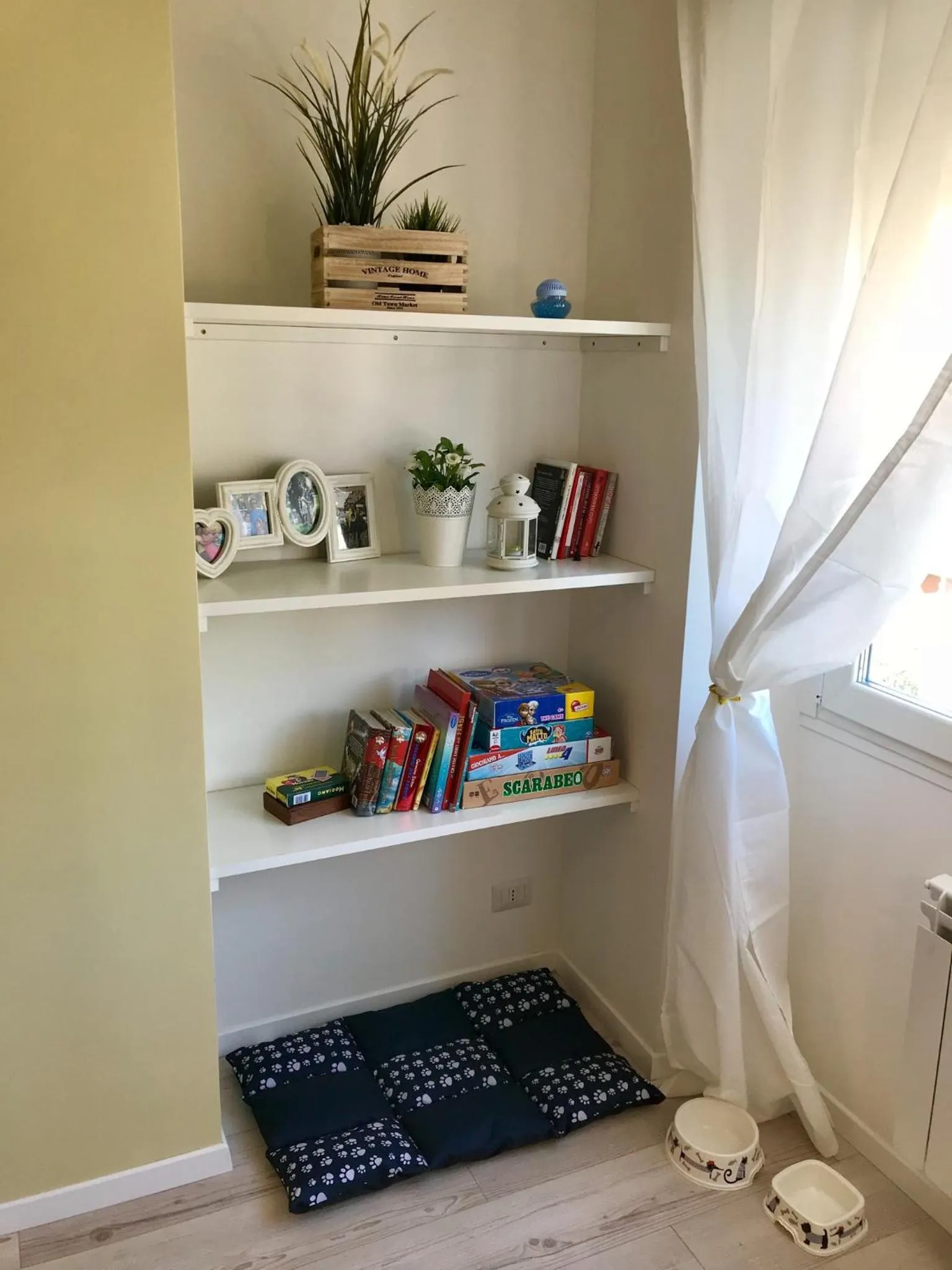 Library in AzzurRomare Flat apartment