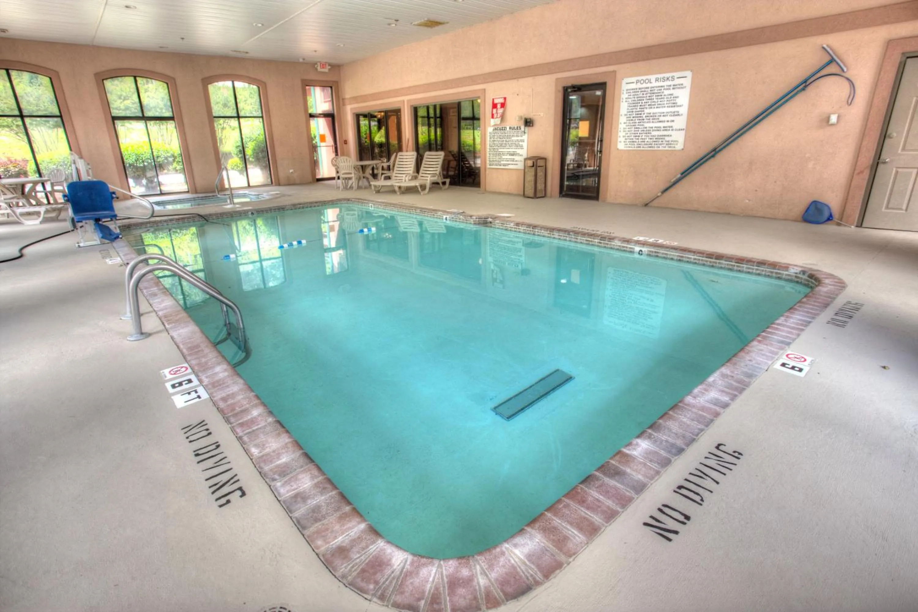 Swimming pool in Budgetel Inn and Suites Plus Helen