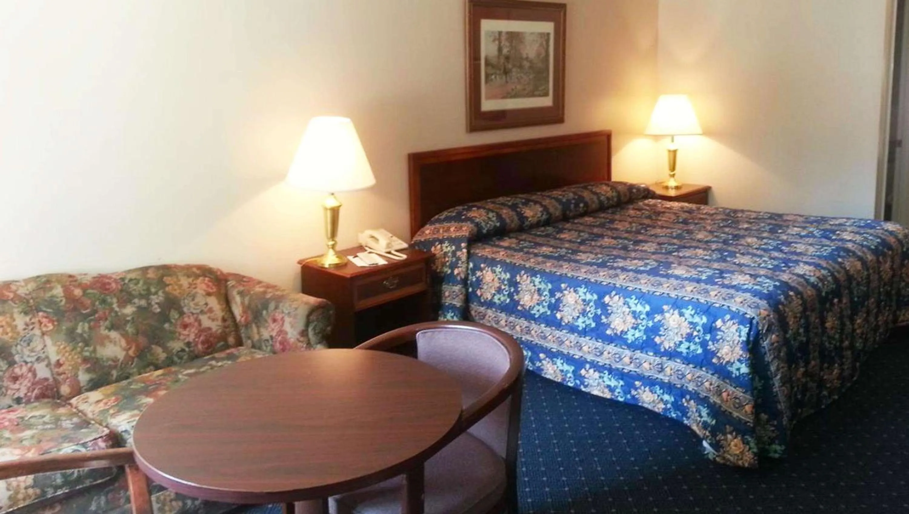 Photo of the whole room, Bed in Stratford Motor Inn East Ellijay