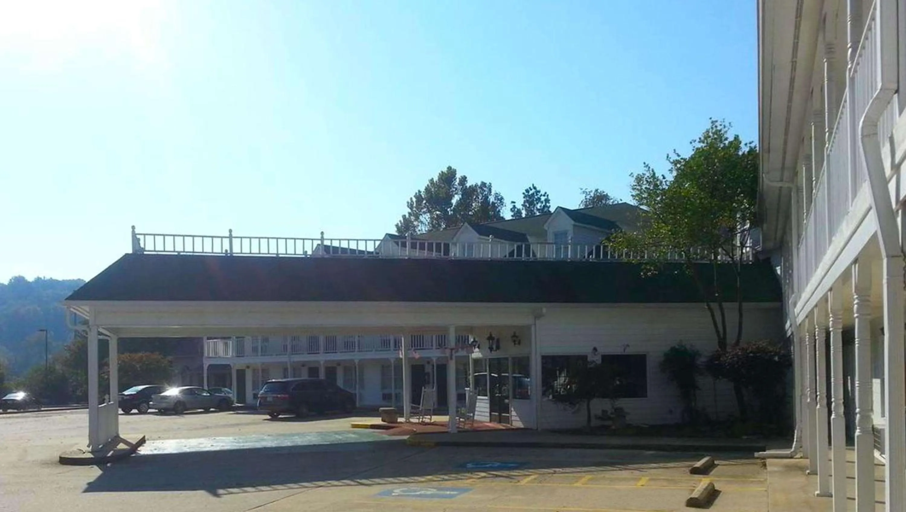 Property building in Stratford Motor Inn East Ellijay