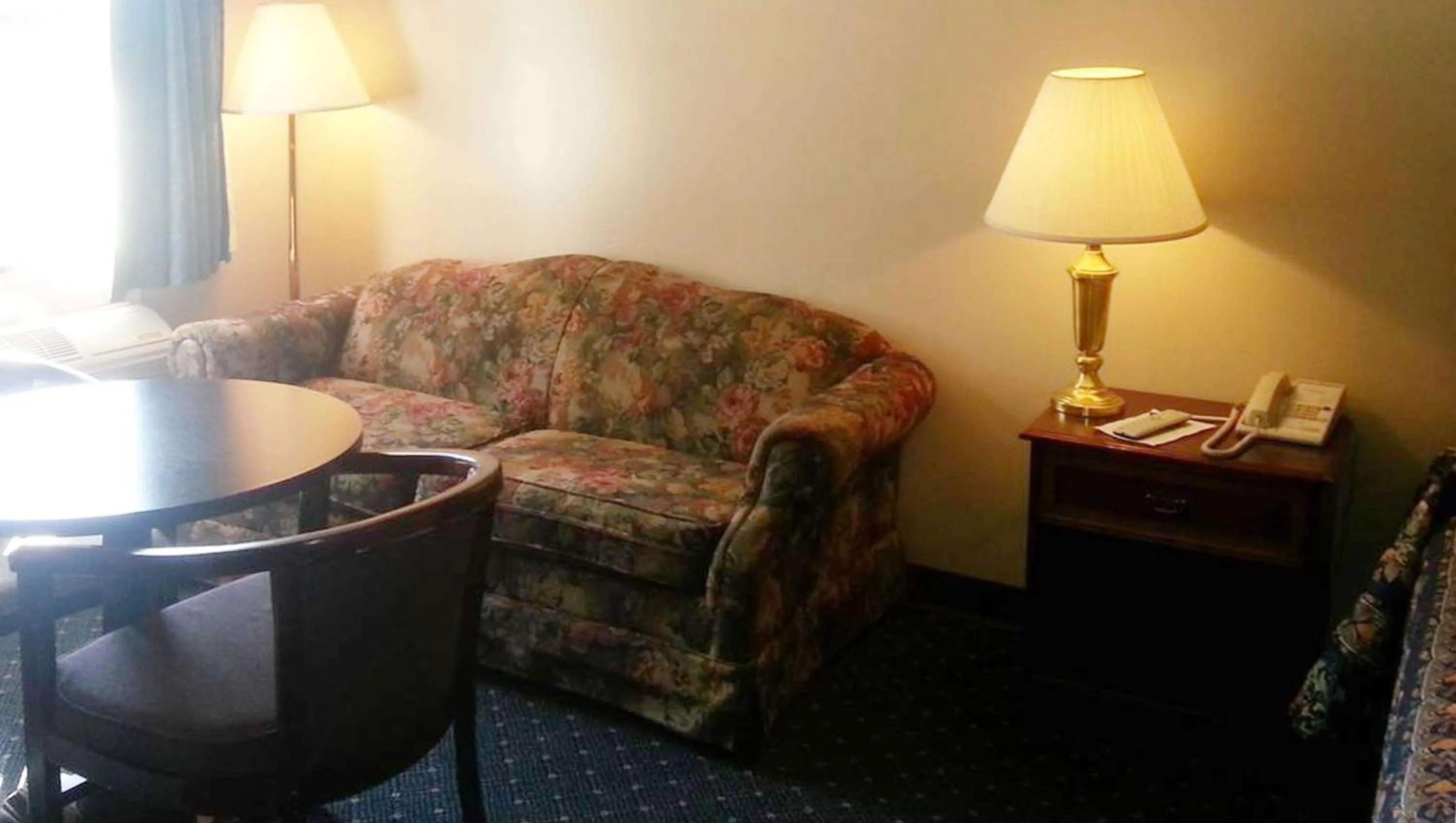 Photo of the whole room in Stratford Motor Inn East Ellijay