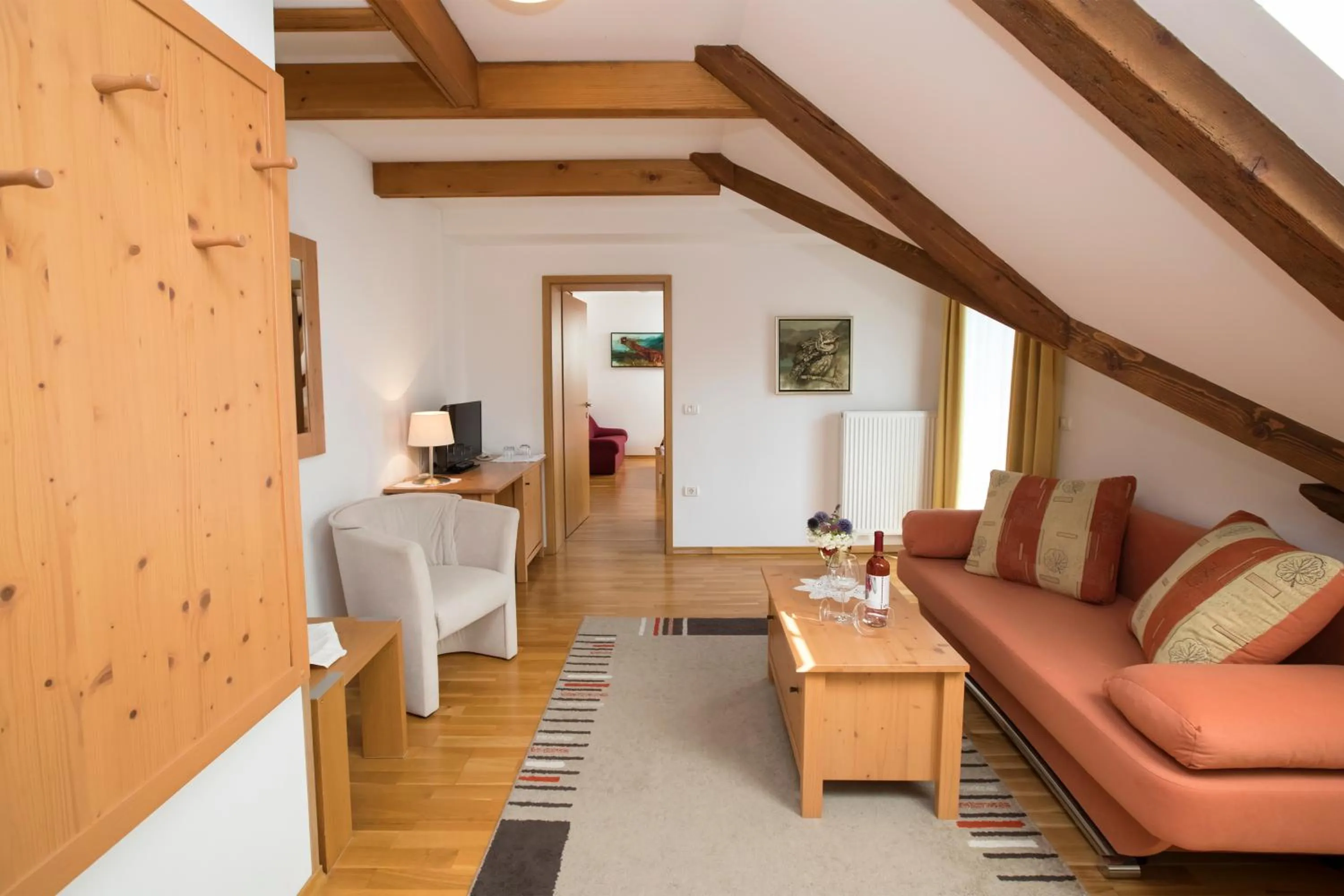 TV and multimedia, Bed in Art Hotel Kristal