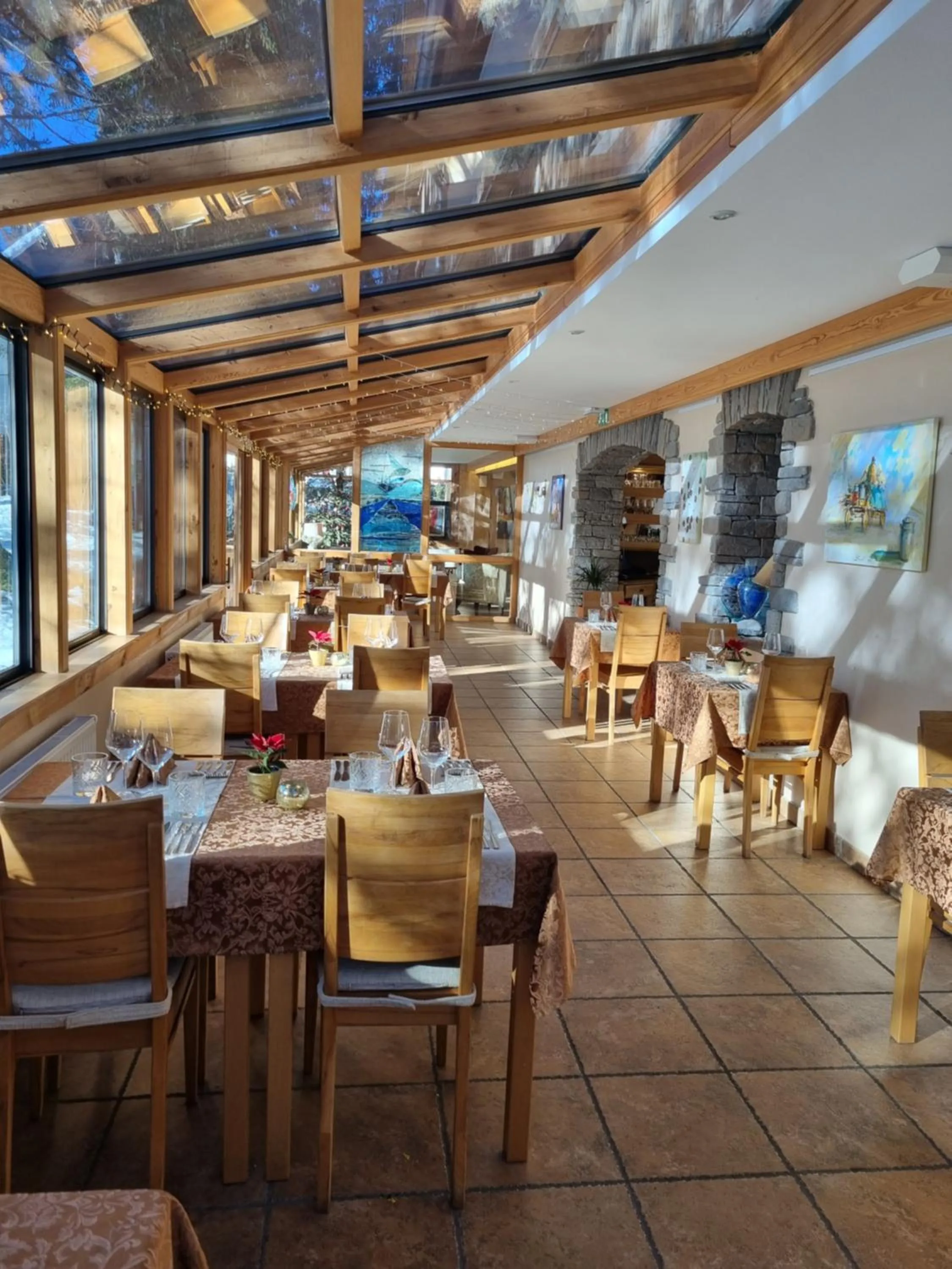 Restaurant/places to eat in Art Hotel Kristal