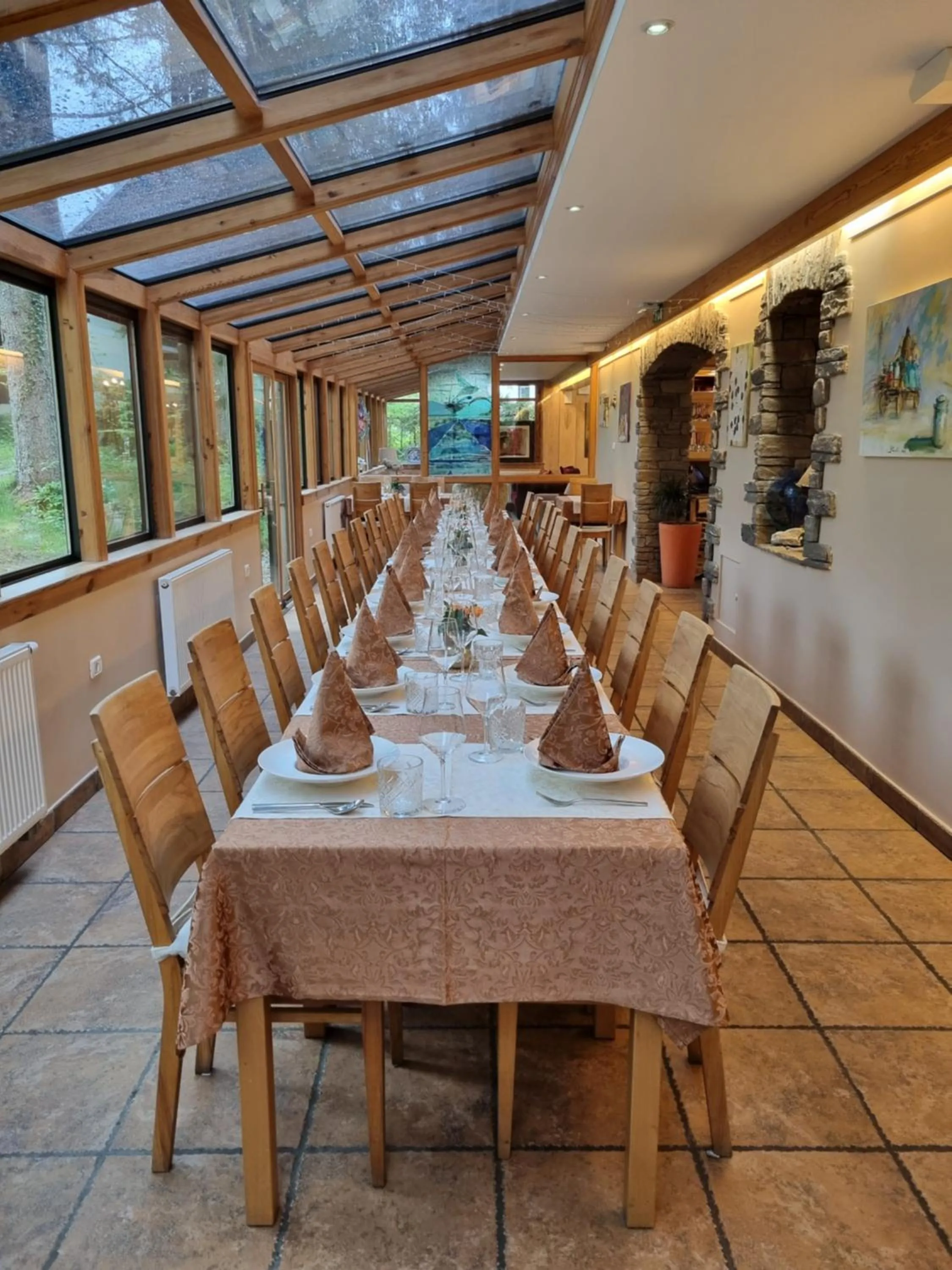 Restaurant/places to eat in Art Hotel Kristal