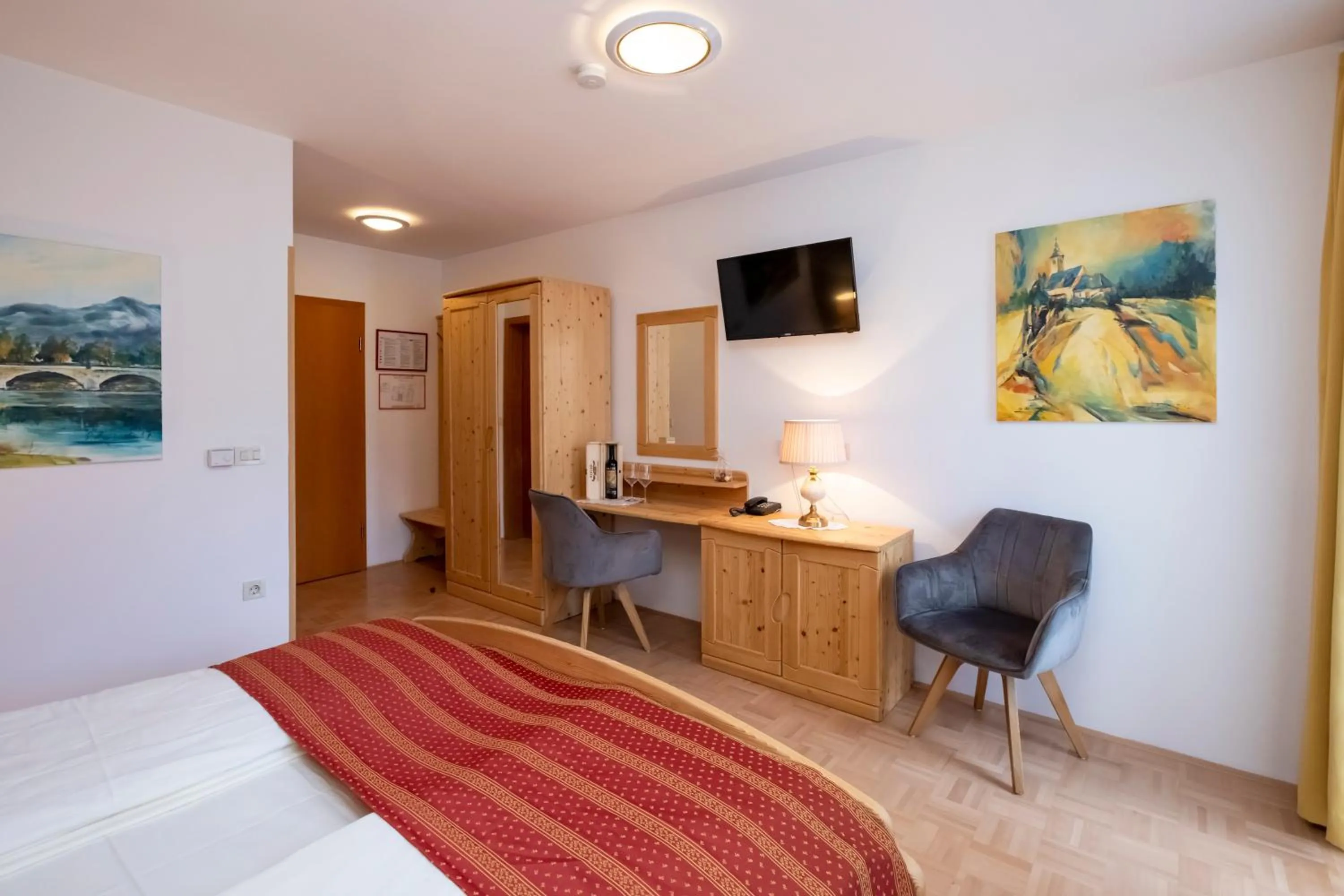 TV and multimedia, Bed in Art Hotel Kristal