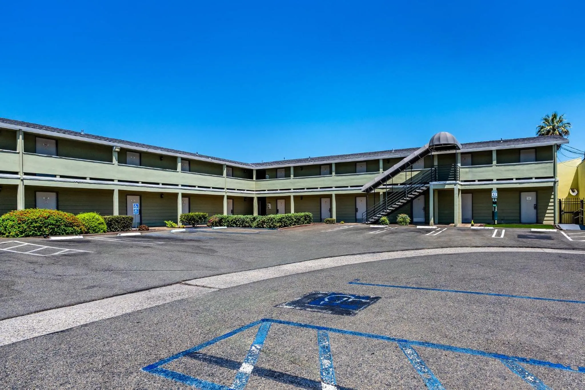 Property building in Red Roof Inn Yuba City Bonanza - Marysville