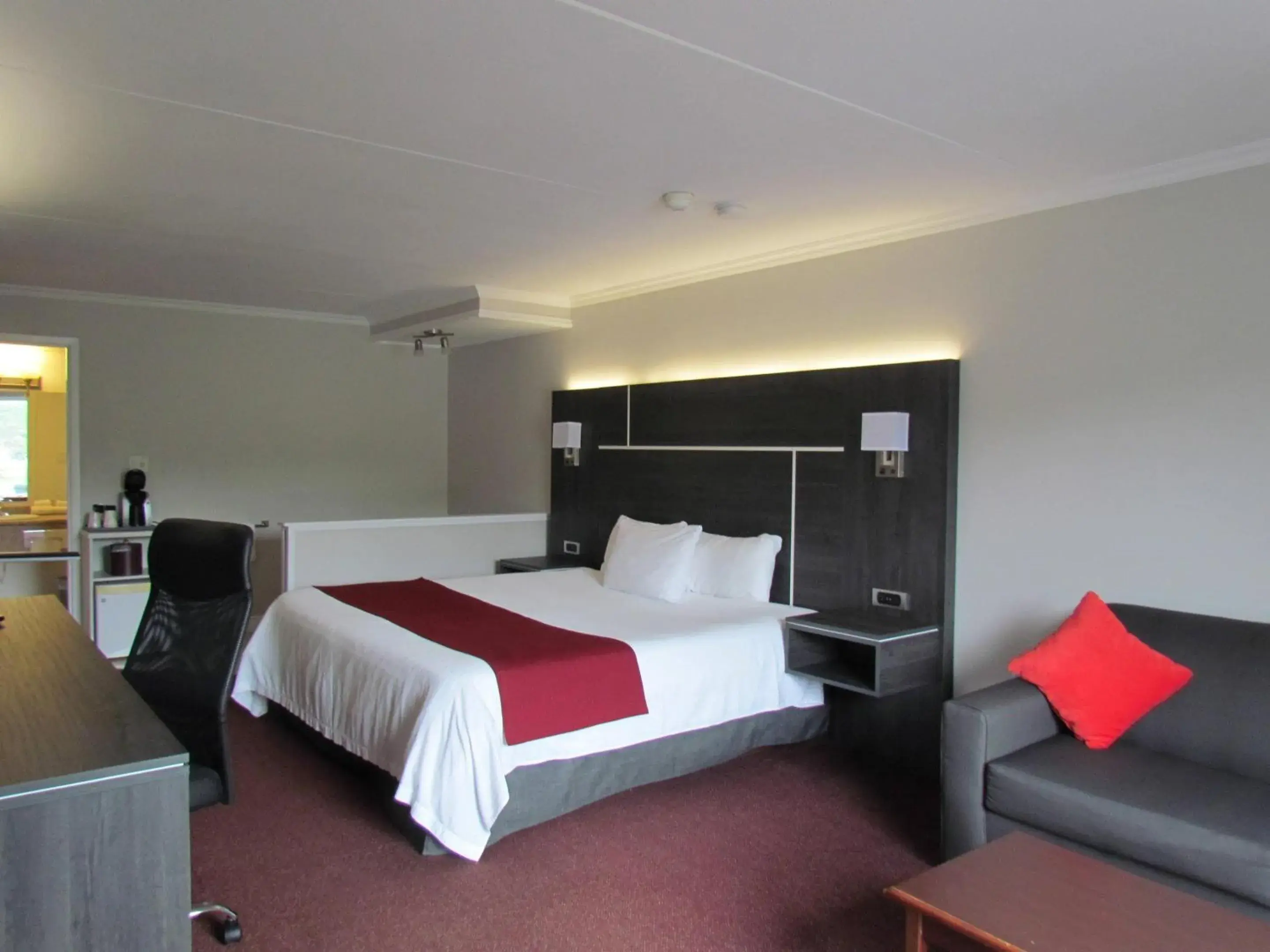 King Room - Non-Smoking in Rodeway Inn King William King Room - Non-Smoking in Rodeway Inn King William