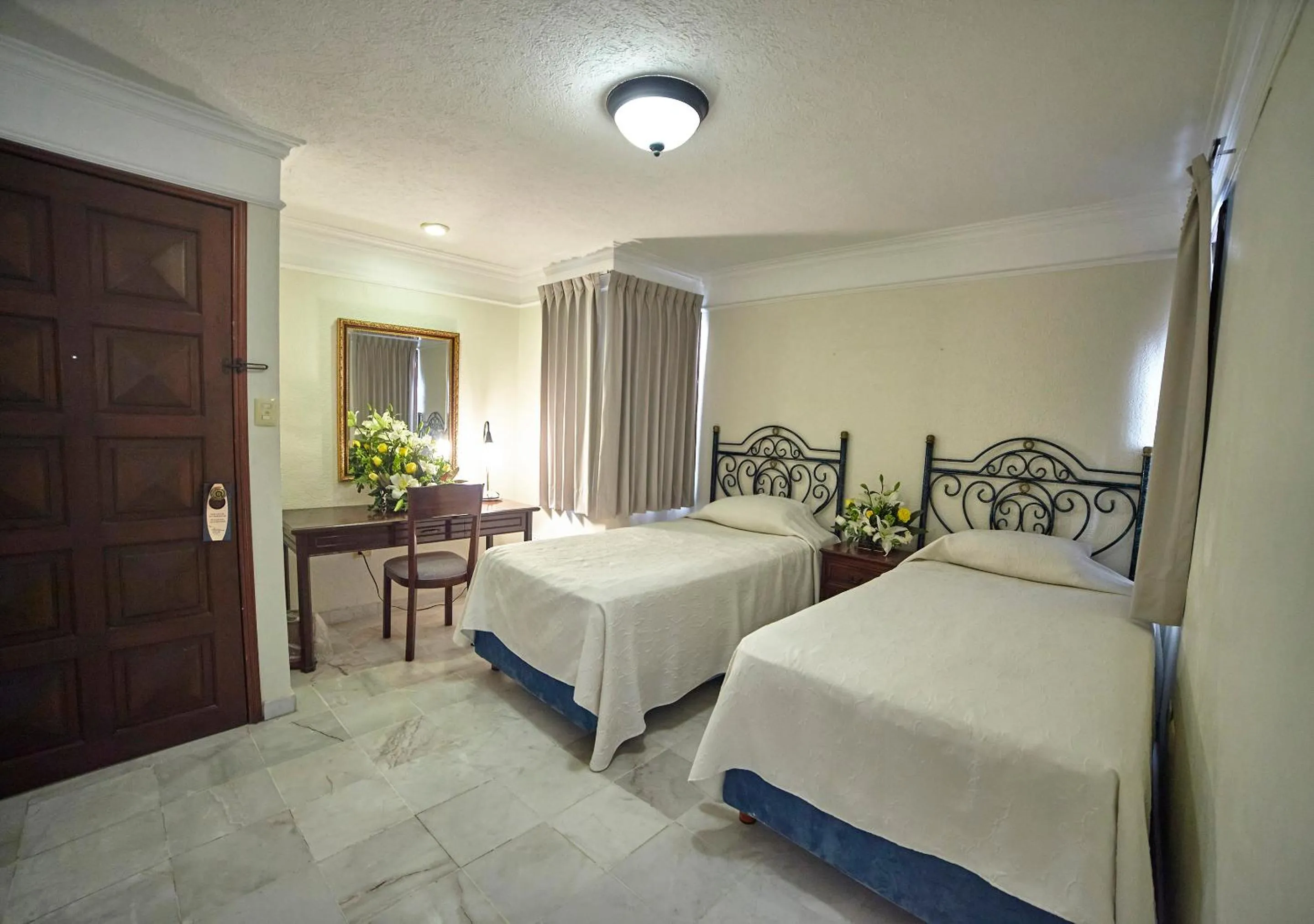 Bedroom, Bed in Hotel Francis Drake