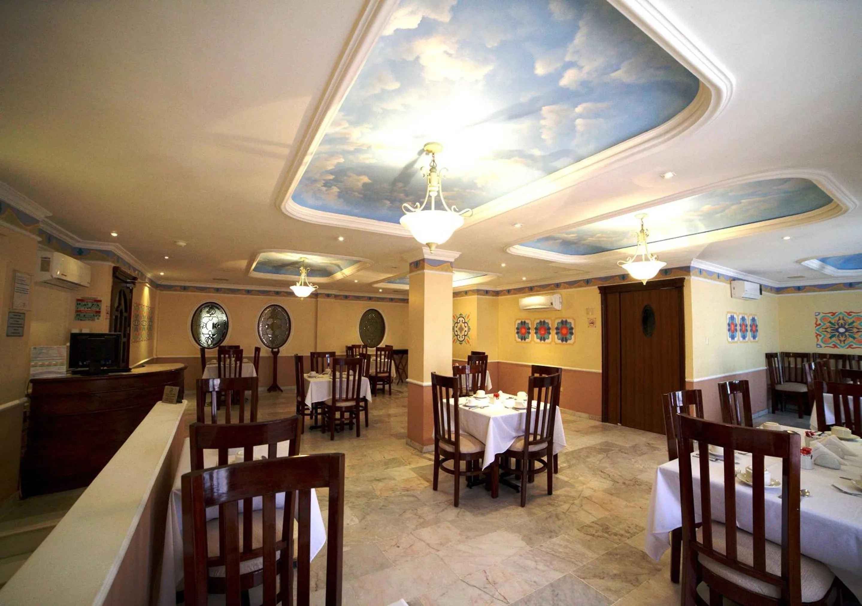Restaurant/places to eat in Hotel Francis Drake