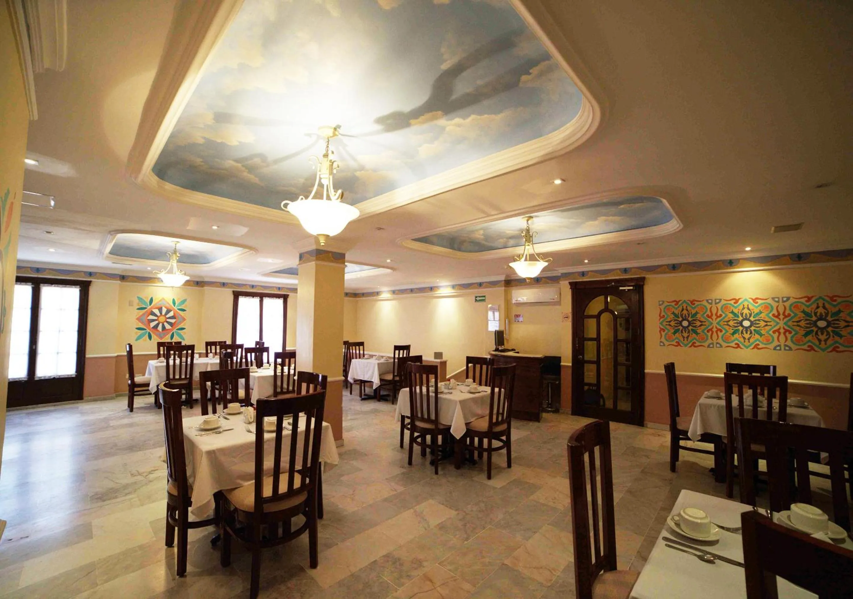 Restaurant/places to eat in Hotel Francis Drake