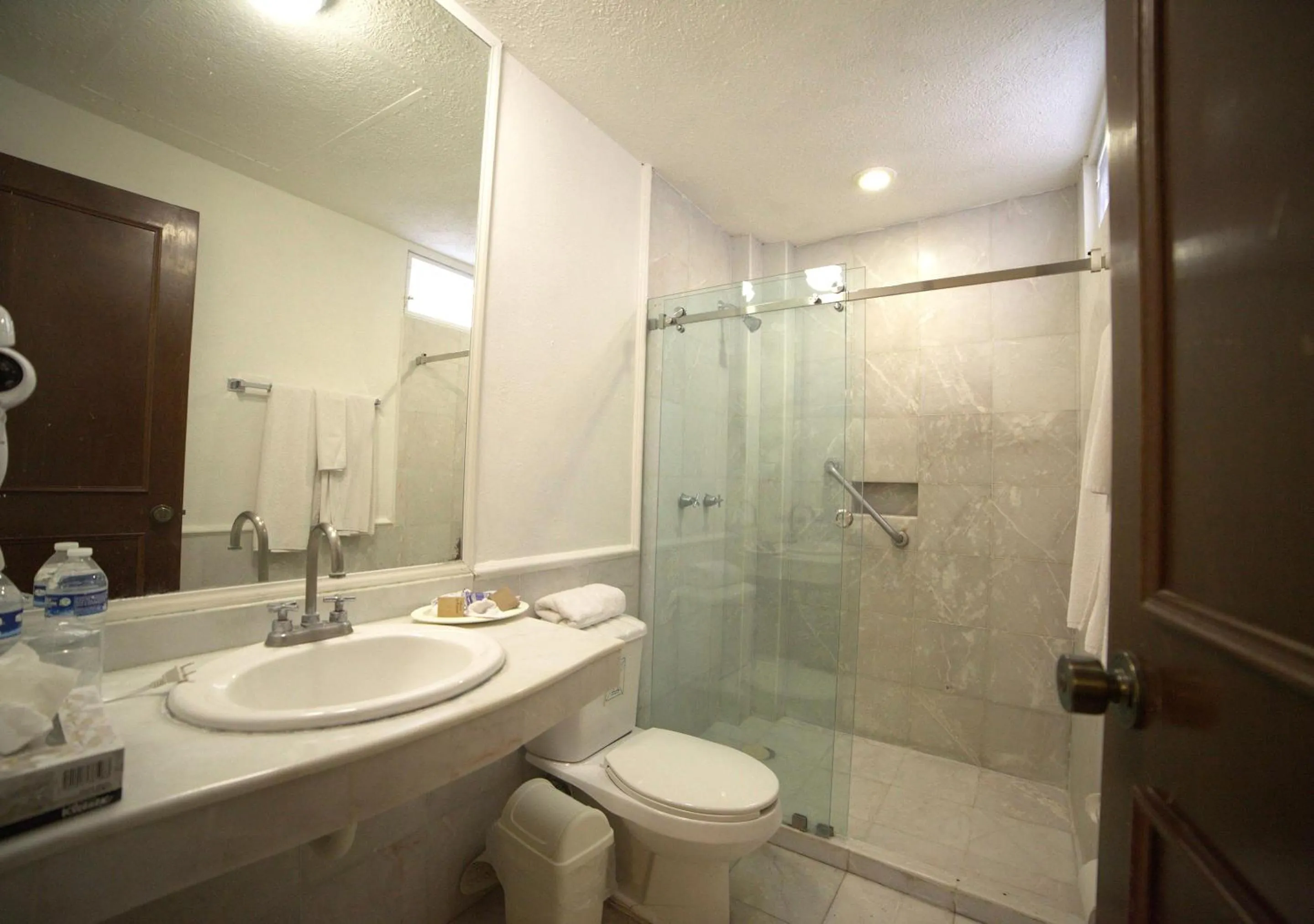 Bathroom in Hotel Francis Drake