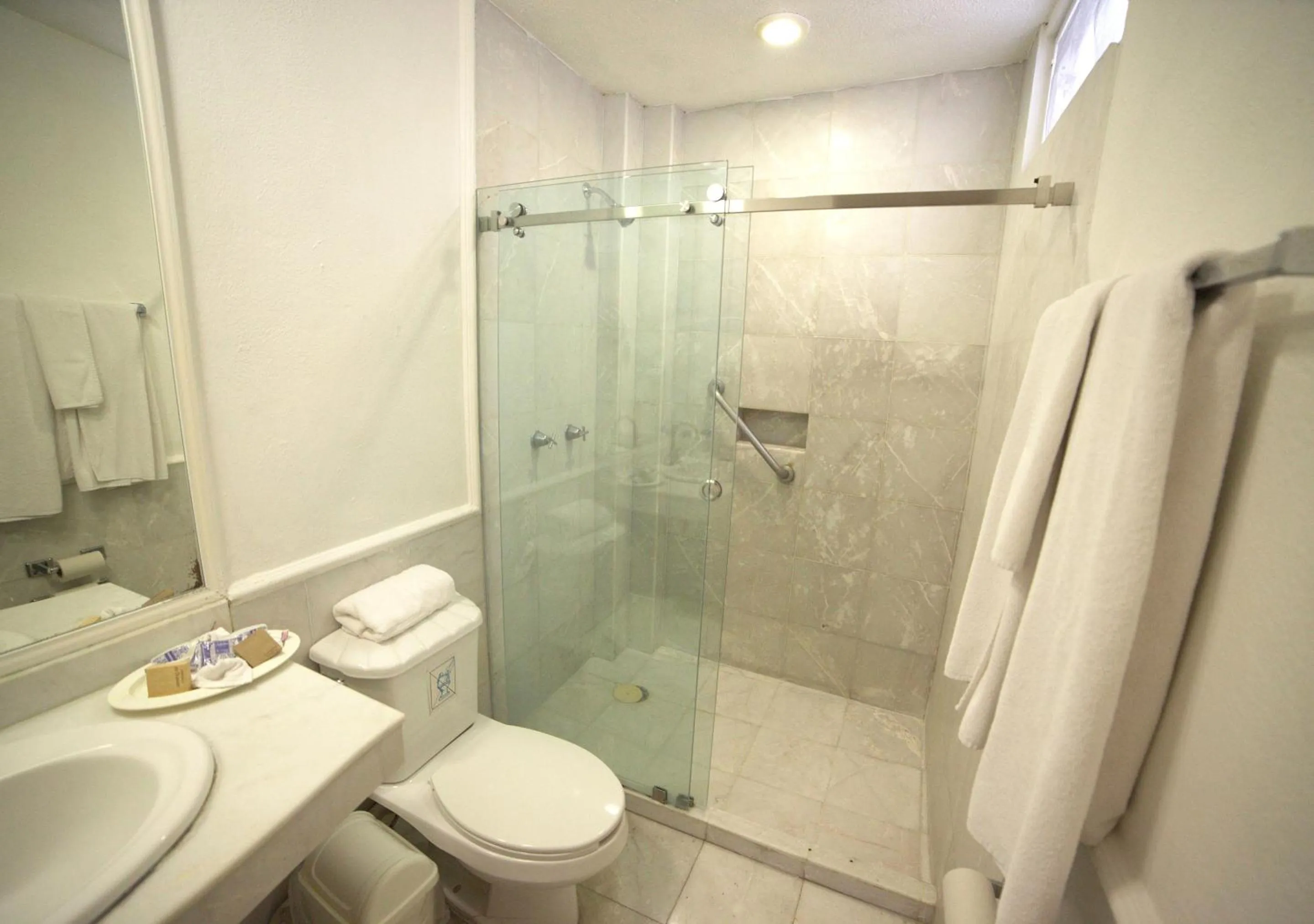 Bathroom in Hotel Francis Drake