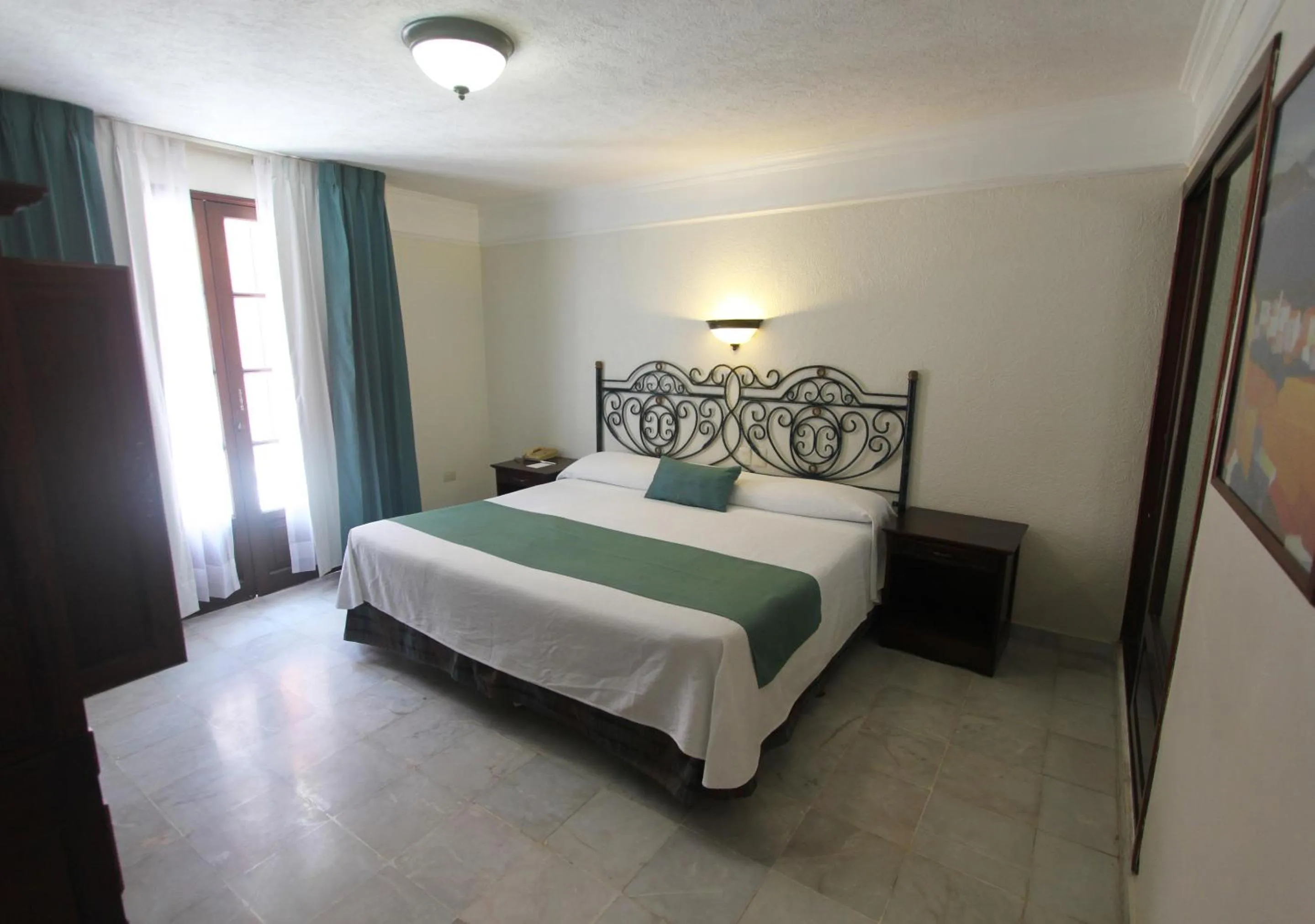 Bed in Hotel Francis Drake